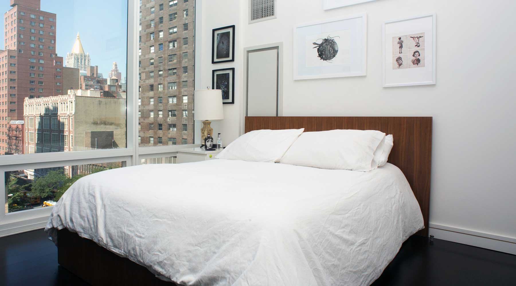 a_small_studio_manhattan_view_5.jpg