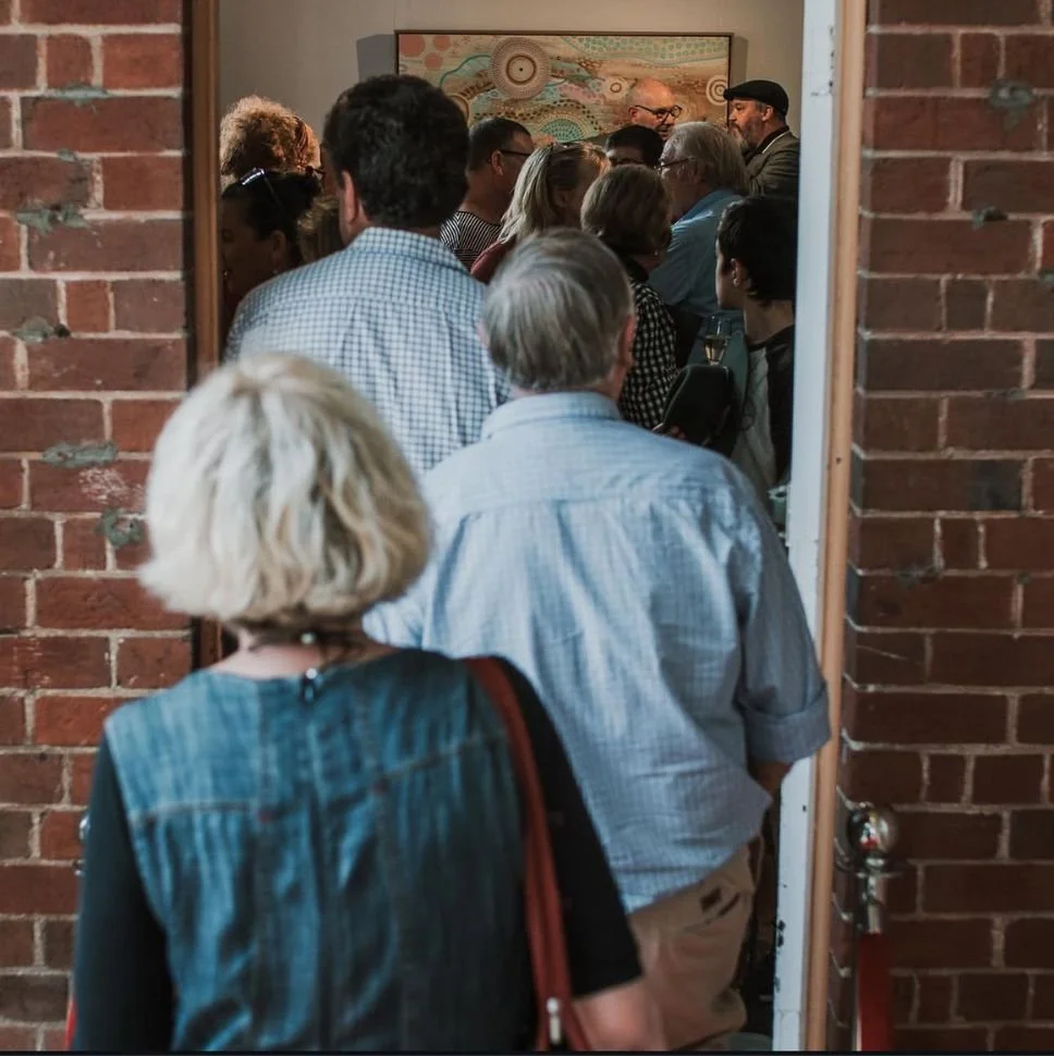 People streaming into Tyger Gallery.