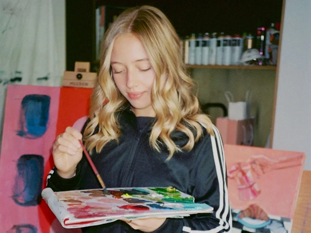 Artist Alexa Kalogeropoulos mixing paints on a palette.