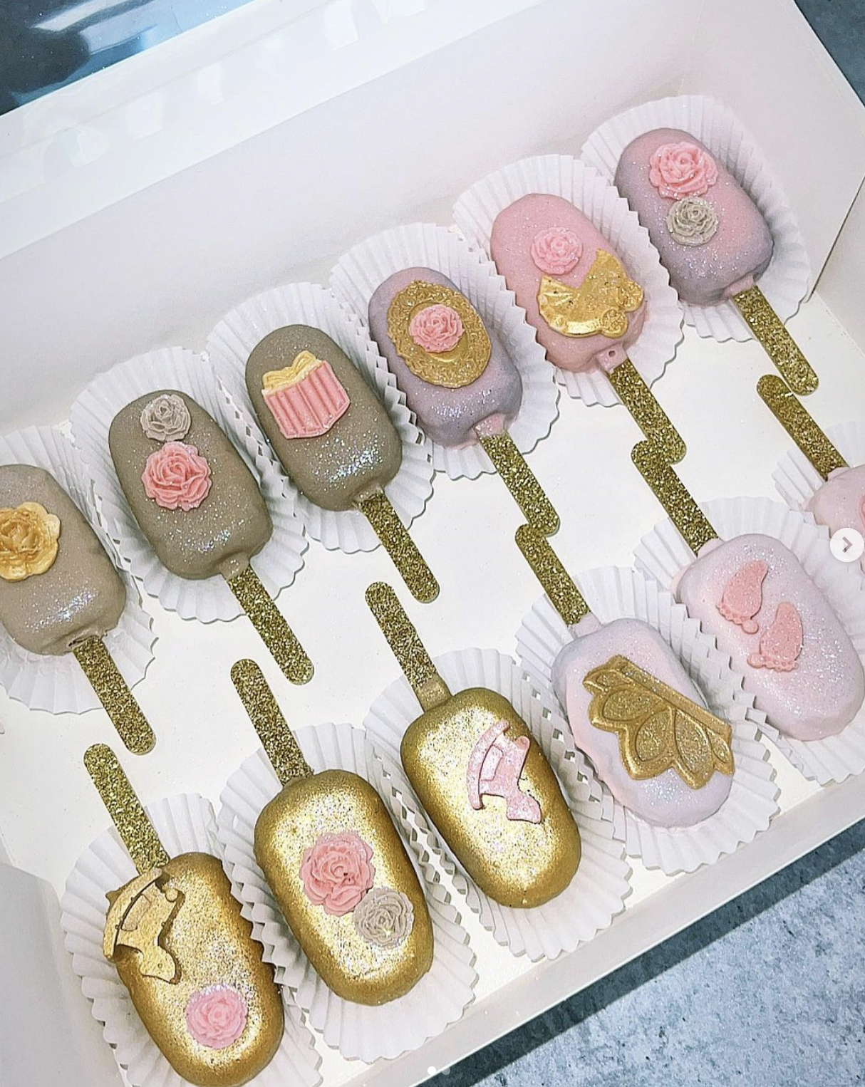 SimasBaking_SimasBaking_party favors-cakecicle2.png
