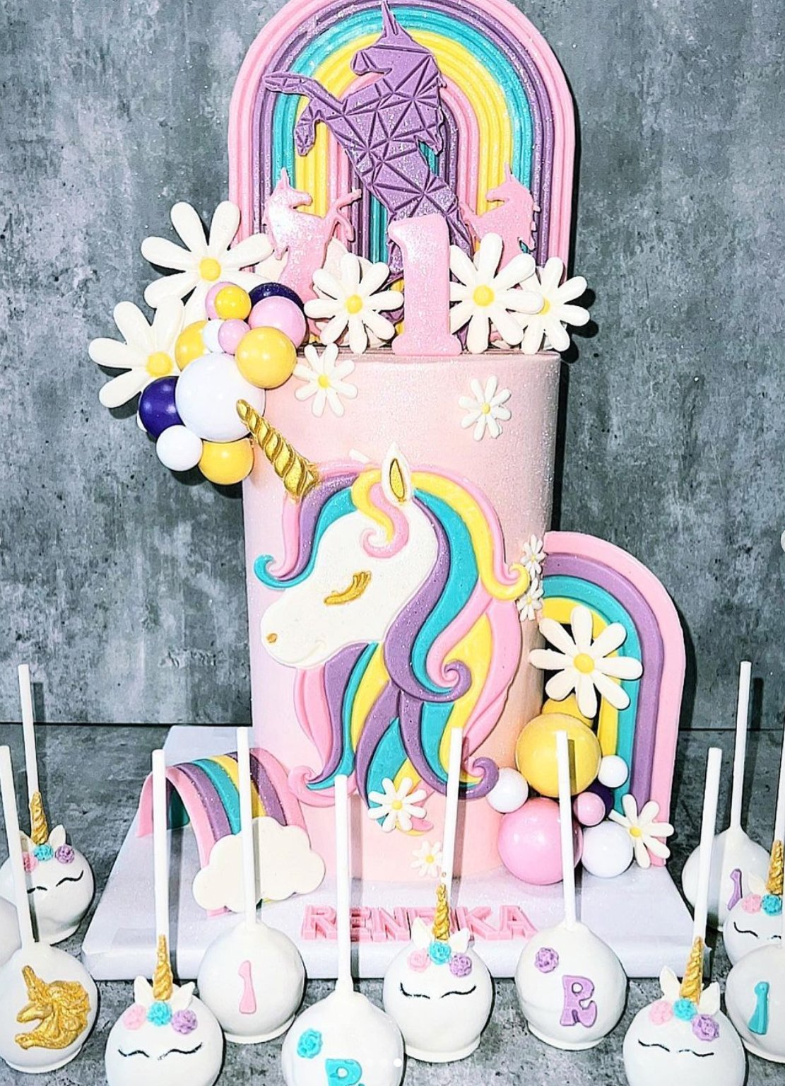 SimasBaking_UnicornVanilla-Cakepops-topped-with-chocolate-and-chocolate-decorations-to-match-birthday-cake.jpg