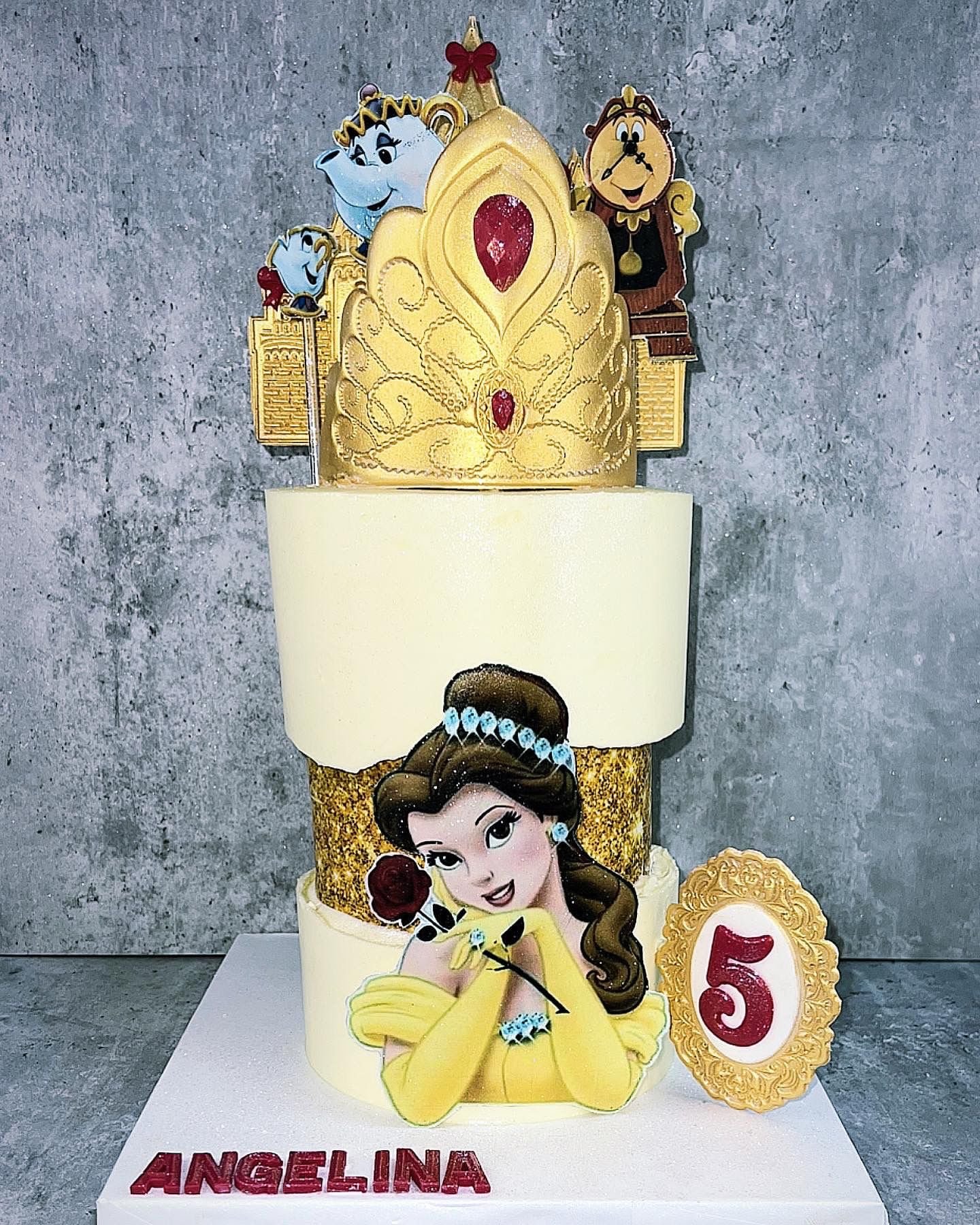 SimasBaking_custom_birthday_cake1.jpeg