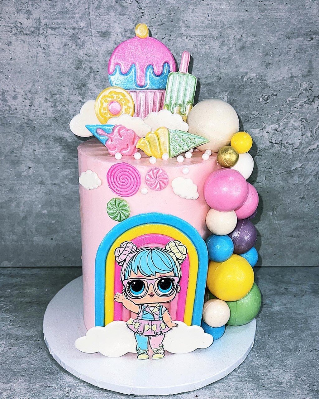 SimasBaking_custom_birthday_cake14.jpeg