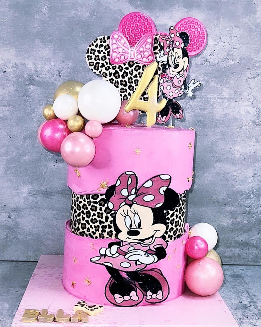 SimasBaking_custom_birthday_cake19.jpeg