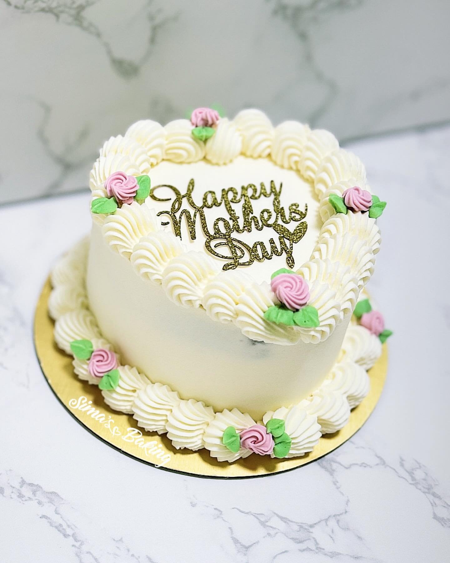 ✨Mother&rsquo;s Day appreciation sale✨
Sale dates 5/4-5/11. 
As an appreciation to all the mothers out there, my Mother&rsquo;s Day items will be discontinued $10. 

Mother&rsquo;s Day mini heart cake. 
2 layers mini heart cake (vanilla, chocolate or