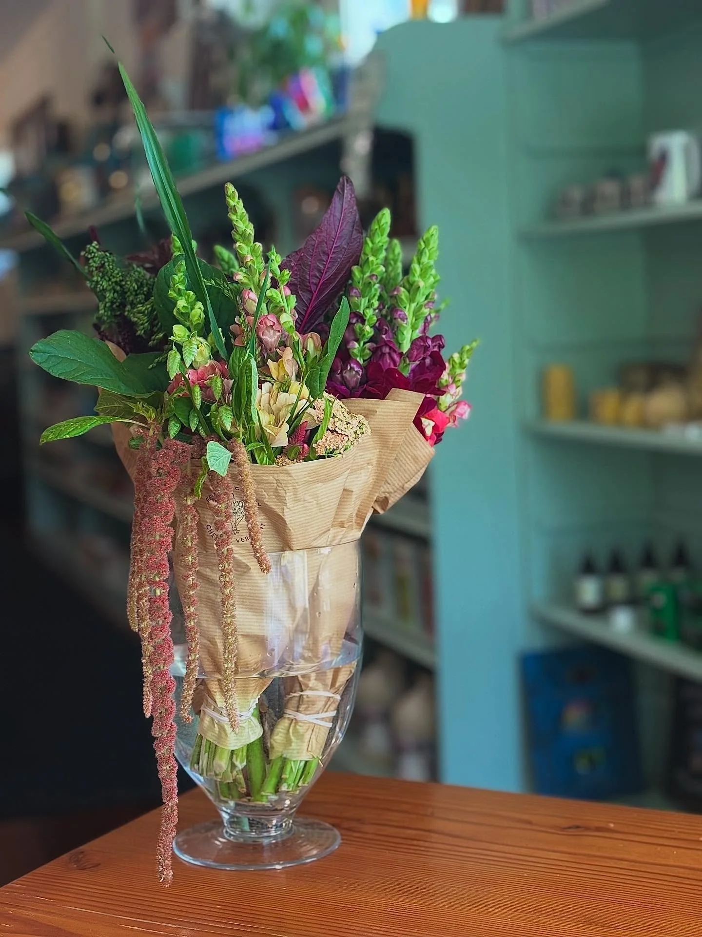 Beautiful local bouquets from @fernridgefarmvt in Chelsea for sale!! 🌸🪻 #tunbridgegeneralstore #tunbridgevt #vt #generalstore #flowers #food #summer #lunch #local #tgs #tunbridge #summervibes
