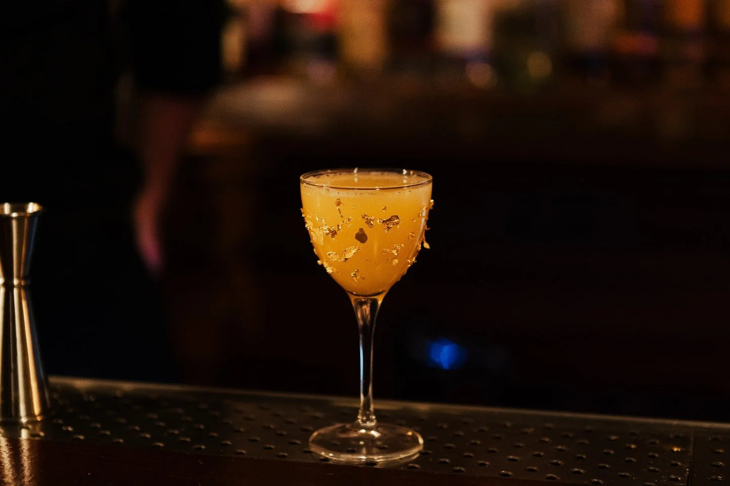 🍸: Euclid
Mezcal, coiron juane, calvados, clarified apple chamomile tea

You + this cocktail = a great time.