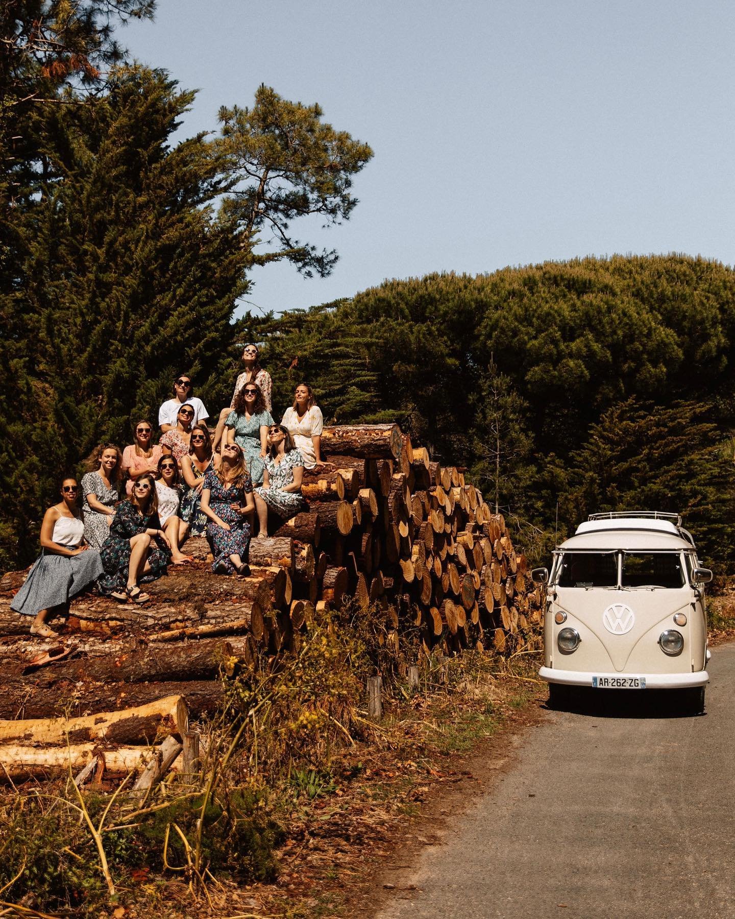 [Van Trip] 🤘🏻📸🏝️

Envie de vous &eacute;vader sur les petites routes de l&rsquo;Ile de R&eacute; ?🏝️🌊
.
Profitez d'un moment de convivialit&eacute; entre filles, le temps d'un road trip en Combi Volkswagen sur l'Ile de R&eacute;. 👯&zwj;♀️
Notr