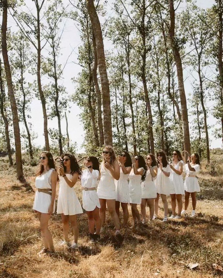 [ E s c a p a d e  s u r  l&rsquo; &icirc; l e  d e  R &eacute; ] 
. 
Laissez-vous tenter par une escapade, un moment unique entre filles sur l'&icirc;le de R&eacute;, pour c&eacute;l&eacute;brer votre EVJF comme il se doit. ✨

Profitez de nombreux c