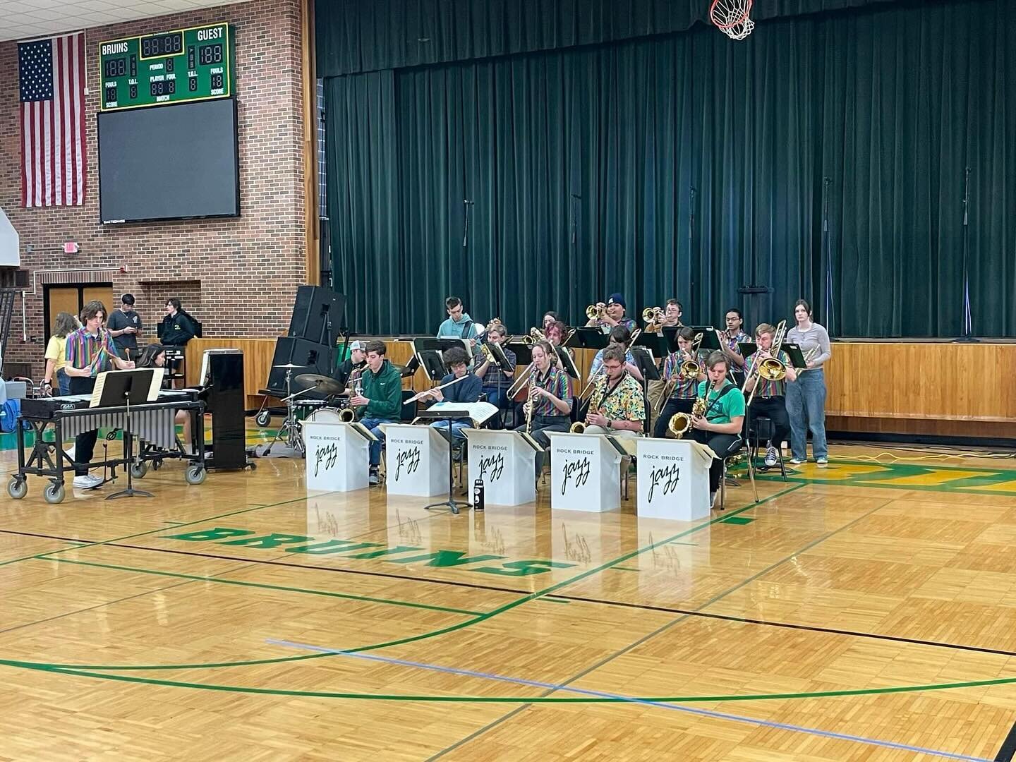 Jazz Ensemble performed for the student body at today&rsquo;s assembly. These swinging Bruins sounded great! 📸: PSully