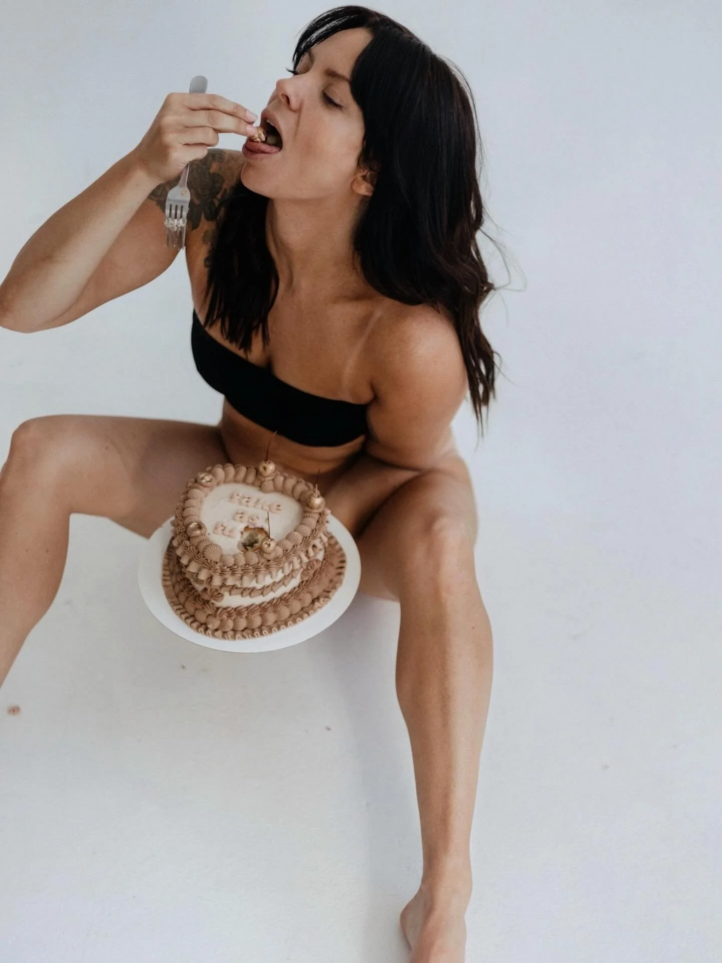 Excuse a little sass but when it comes to your tan fake is not a dirty word!  A gorgeous tan and no damage to your skin? Sounds like having your cake and eating it too to me 🤎