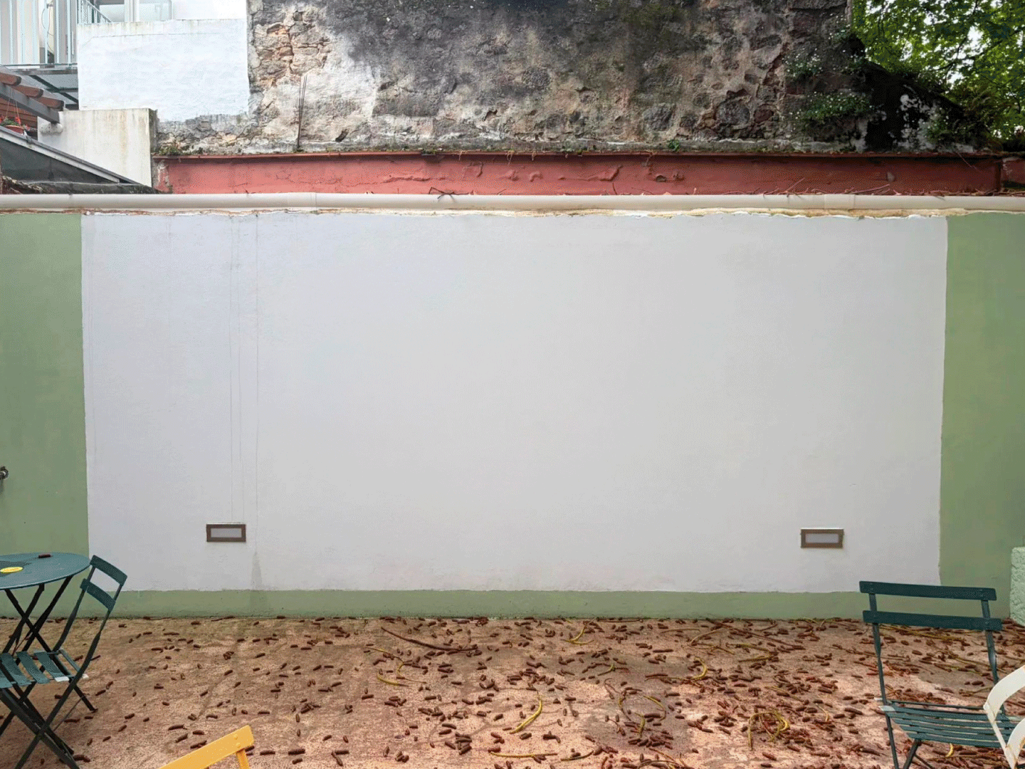 Timelapse mockup showing the evolution of the Peloton Café mural illustration