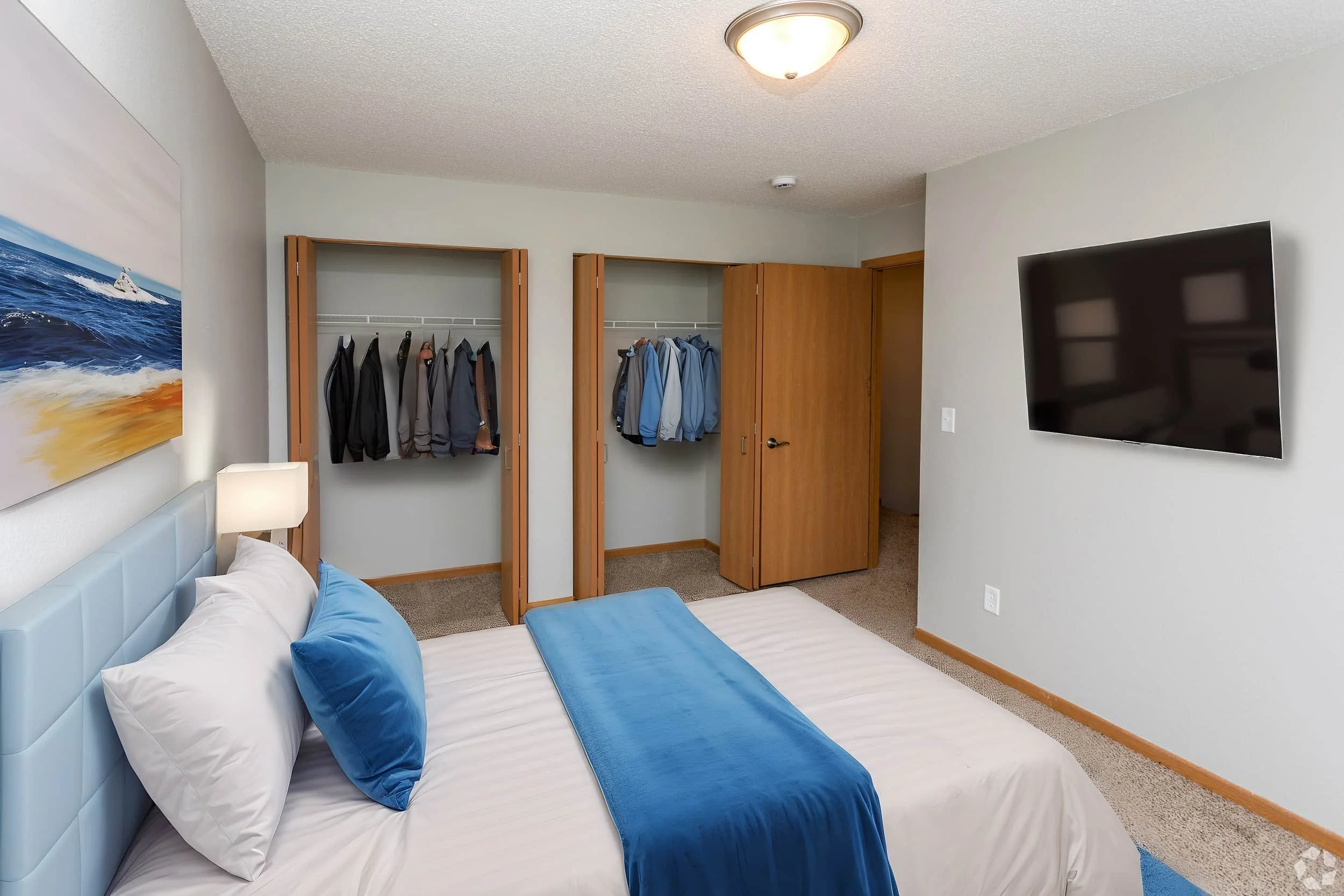 Dakota-Townhomes_009+-+Bedroom+-+Standard+-+0_compressed.jpg