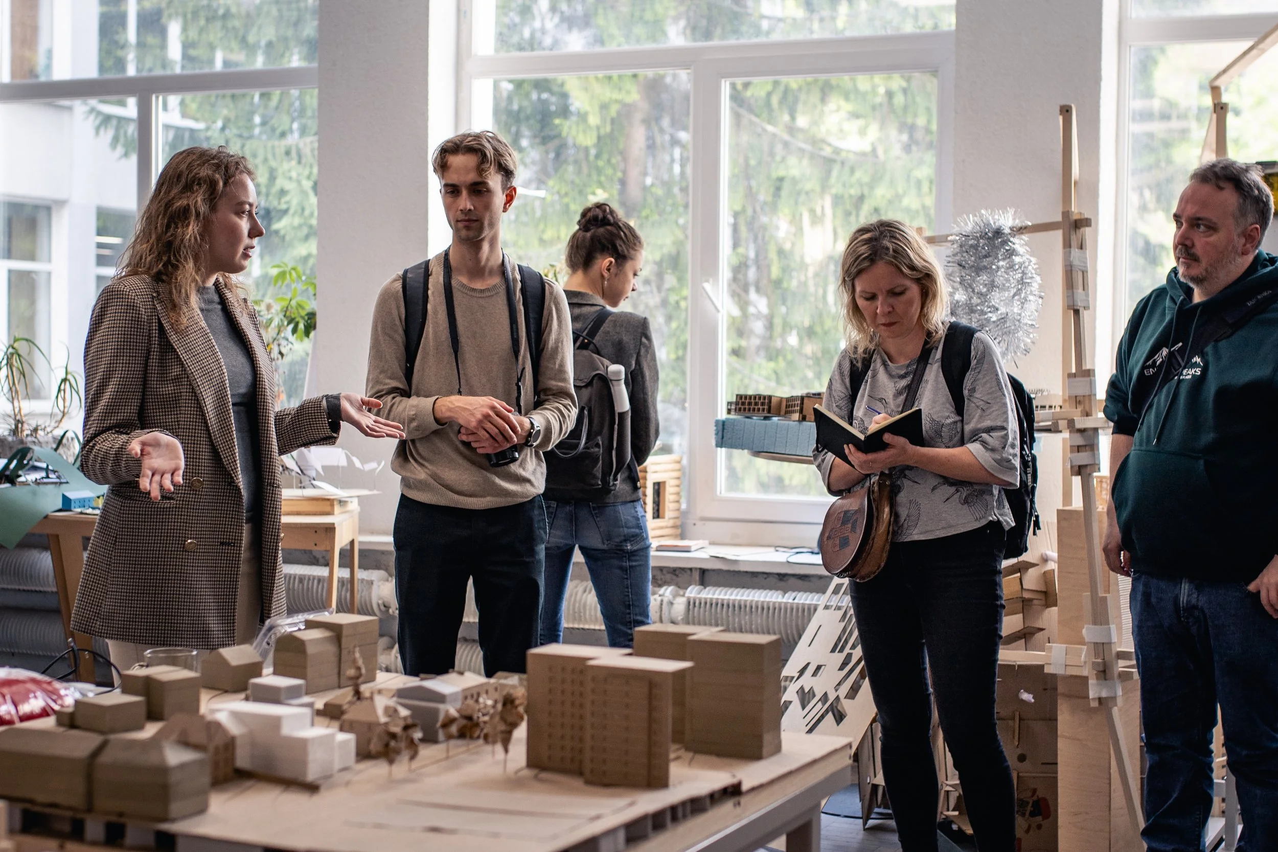  Omvisning på Kharkiv School of Architecture, som måtte flytte til Lviv. 