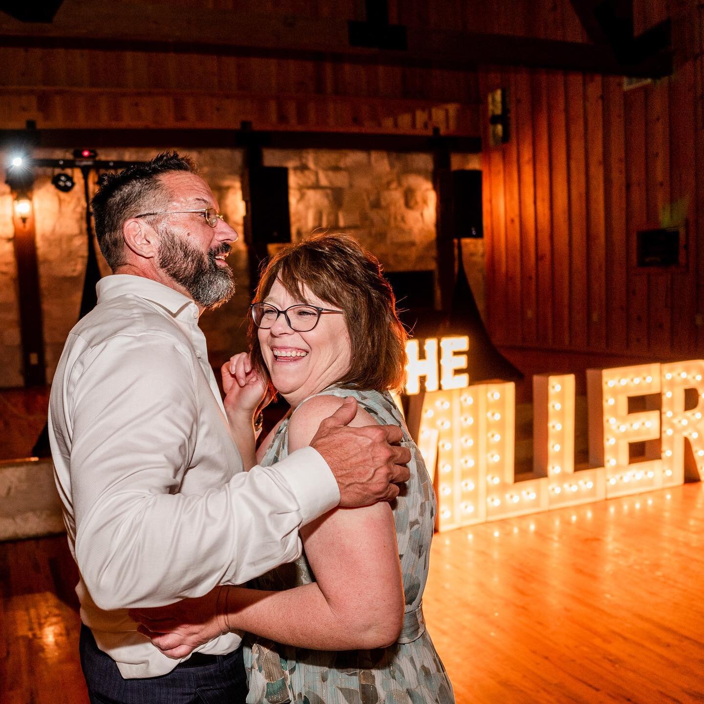Living in Texas, people are more than likely going to want to 2-step at least for a couple of songs at your wedding. Here I&rsquo;ve given the five 2-stepping songs I&rsquo;ve seen do consistently the best with any crowd. If you could only 2-step to 