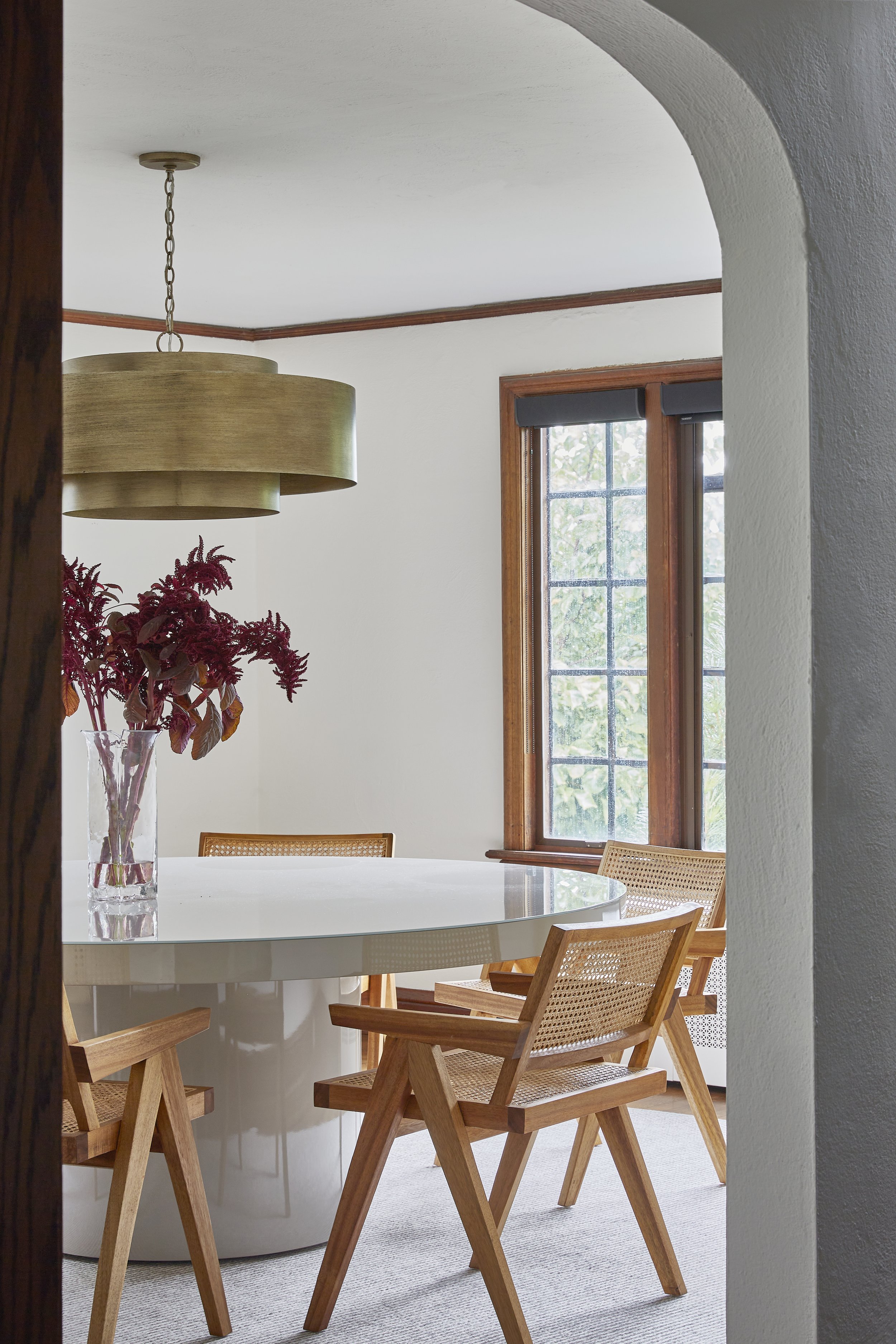 round-dining-table-modern-dining-room.jpg