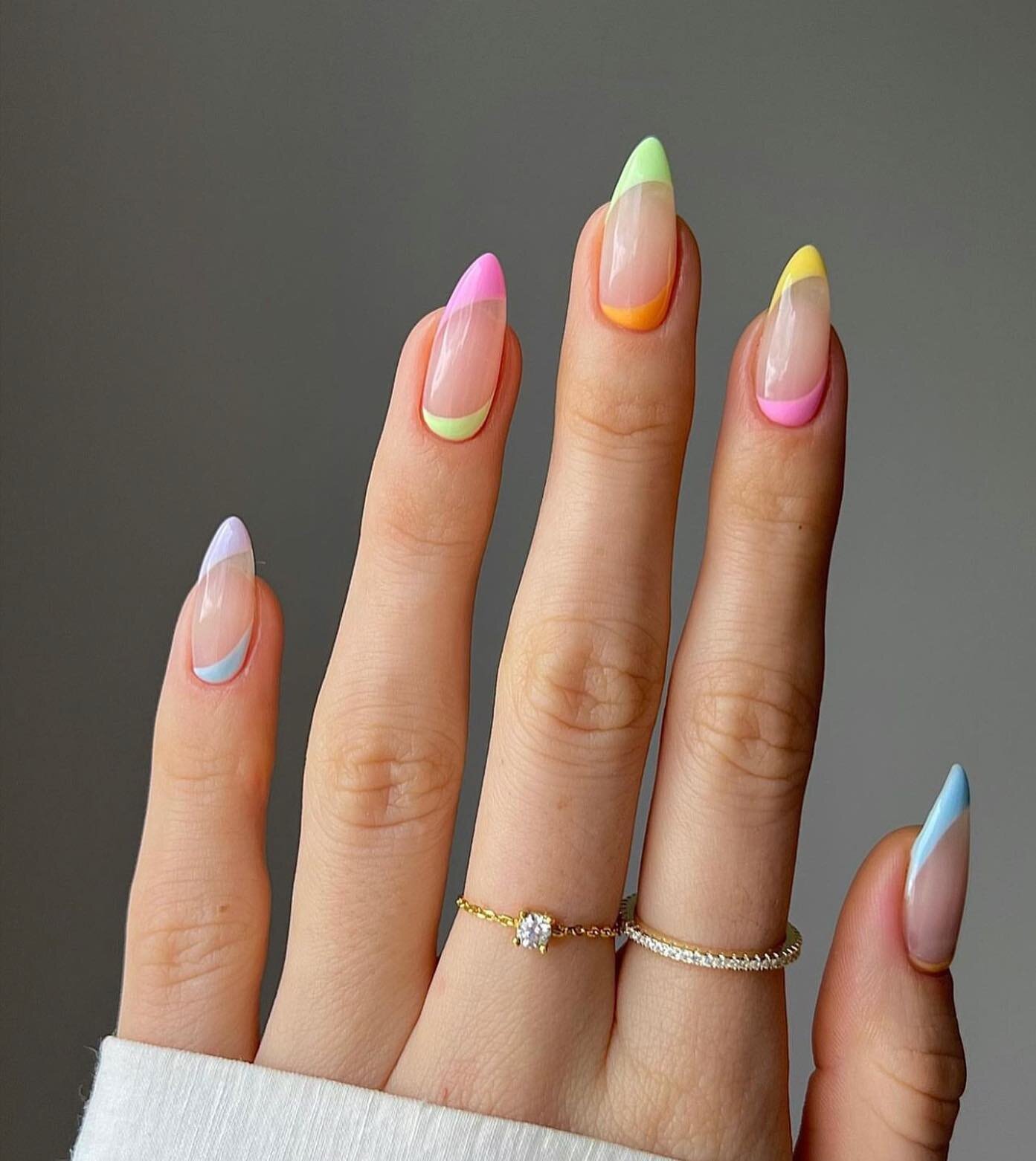 Pastel rainbows 🌈 by @thehotblend for #manicuremonday 😍