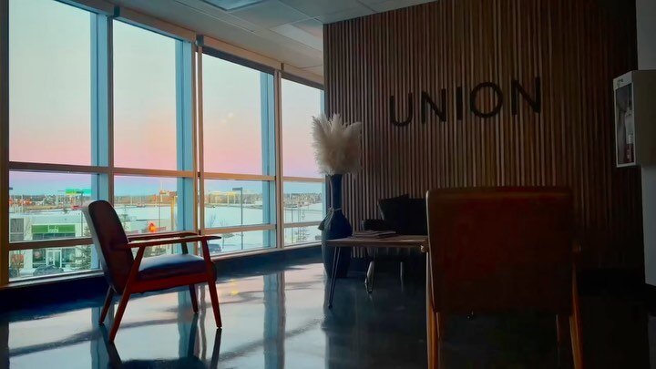 Sundance sunrise 😍

Our Sundance location has a stunning view for all our early morning members to enjoy.

▫️ ▫️ ▫️

#unionyyc #уус #calgary #yycnow #inpsiration #businesspassion #yycbeauty  #yychairstylist #yychairsalon #yycaesthics #yyctattoo #yyc