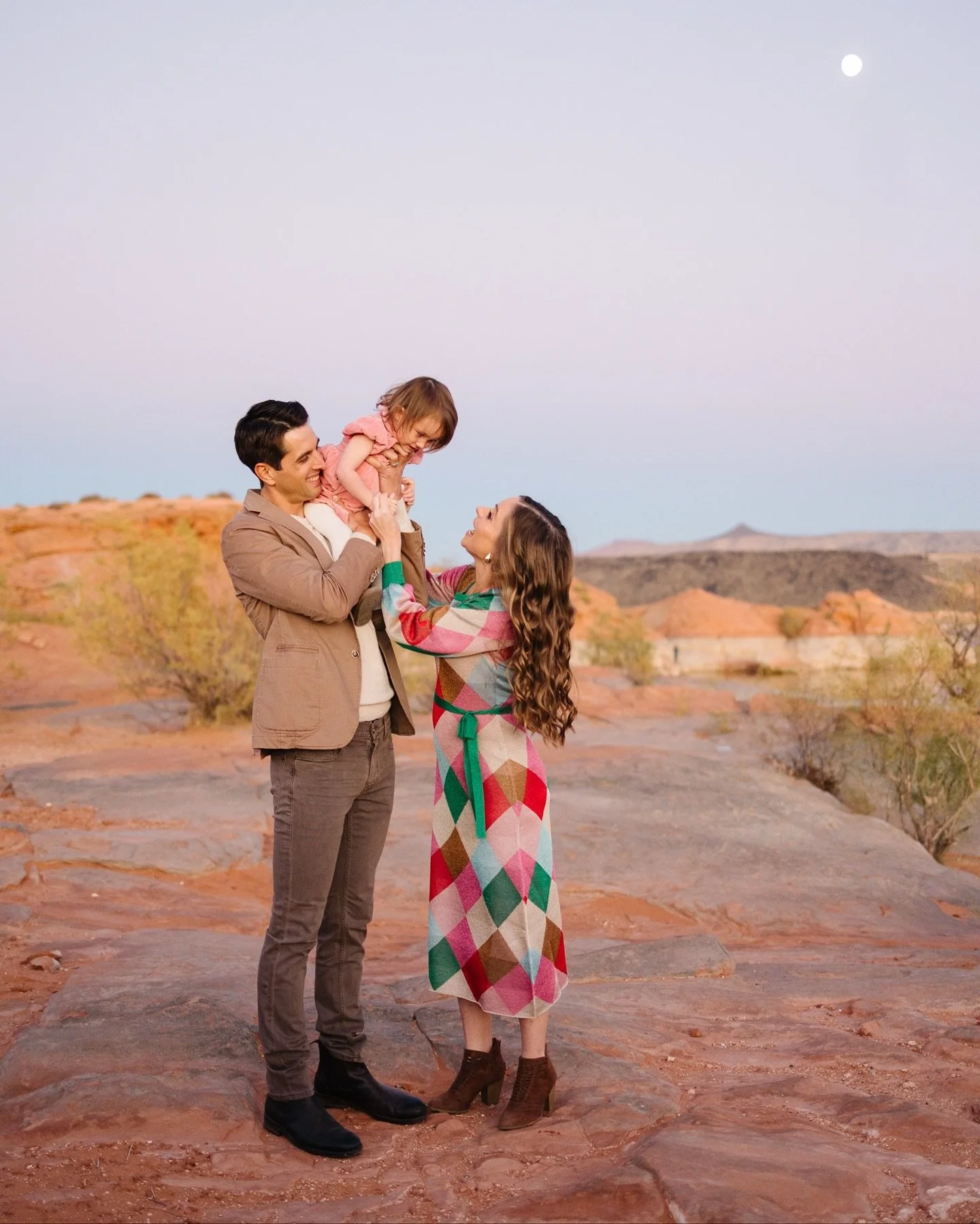 Wow. These colors really showed off. The landscape, the outfits, the vibes&hellip; all of it came together so pretty. The bold tones feel timeless with a little holiday magic mixed in.

Sand Hollow never lets me down. It hits every single time and ma