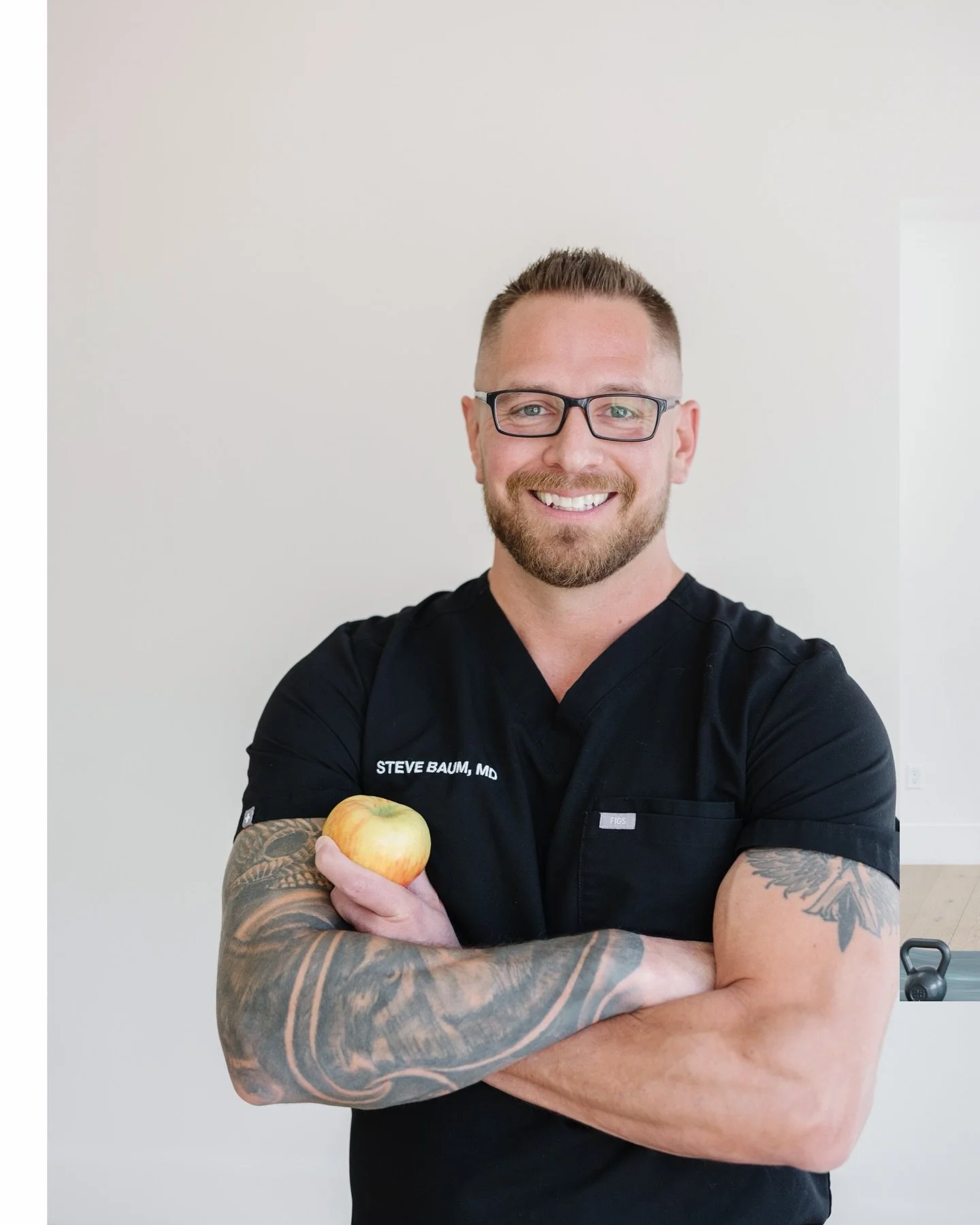 Rebranding shoot for @thekaizen_md. We blended clean, professional images with real lifestyle moments and strength-focused movement so the brand actually feels like the people behind it.

I guided the full vision, styling, flow, and captured polished