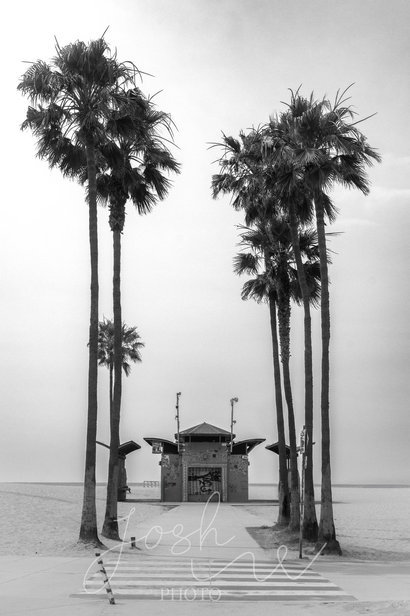 venicebeachhut1.jpg