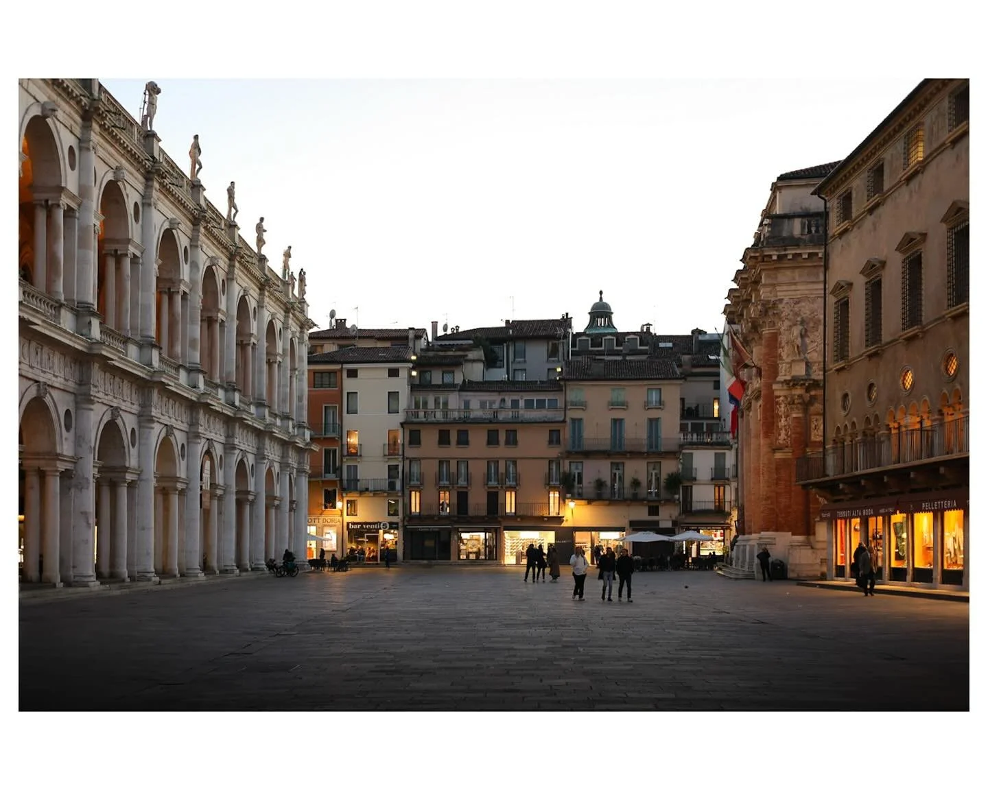 After a weekend of markets(which I LOVE) its a pleasant palette cleanser to see the piazza empty - and to be reminded how peaceful and adorable it is in the winter.