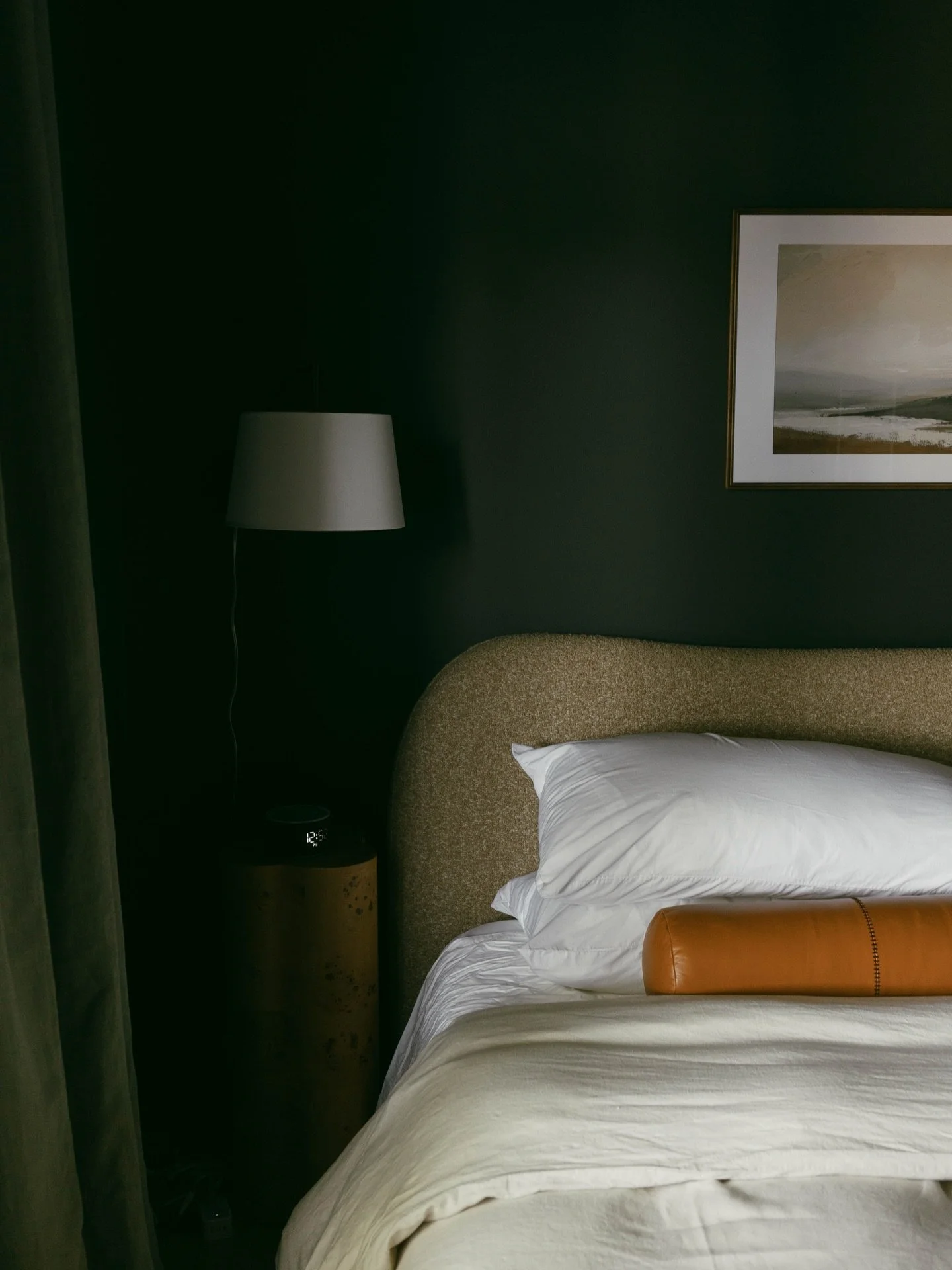 A dark bedroom just hits different.
More depth, more contrast, better sleep (arguably).