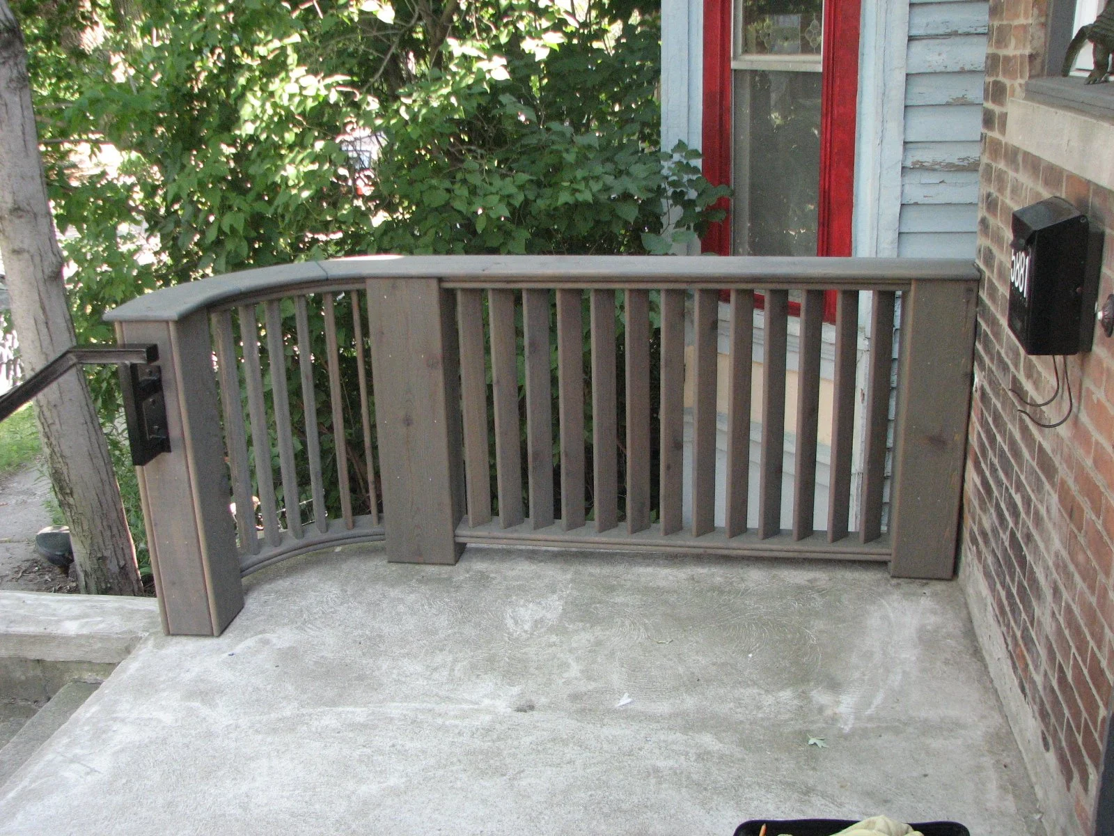 Curved cedar railing