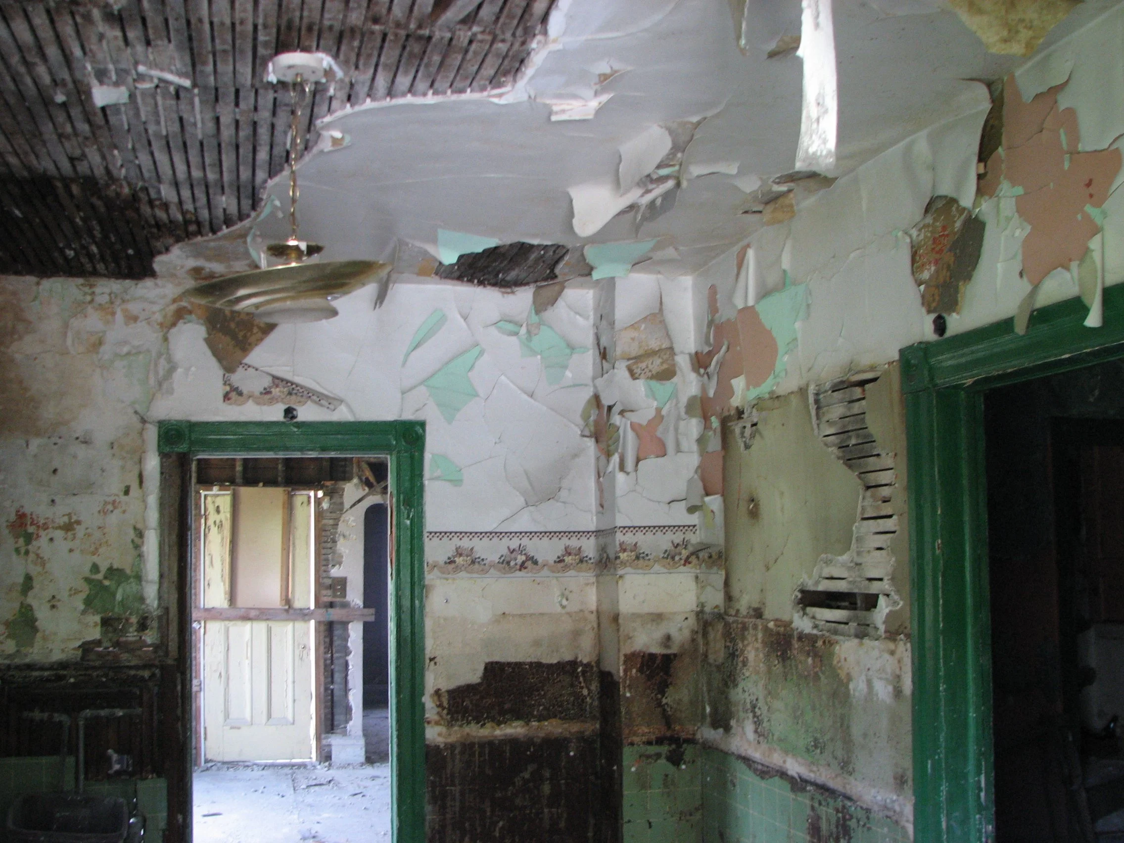 Existing kitchen at start of job