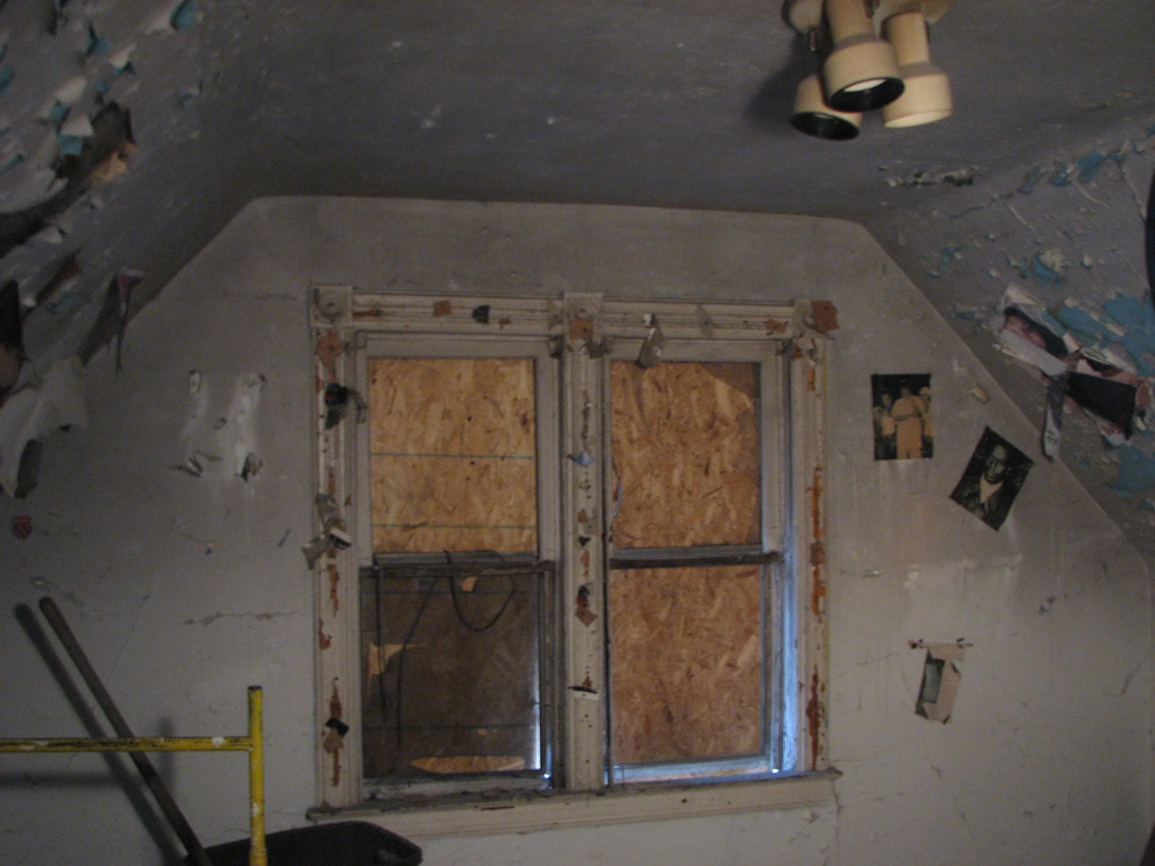 Front bedroom before renovations