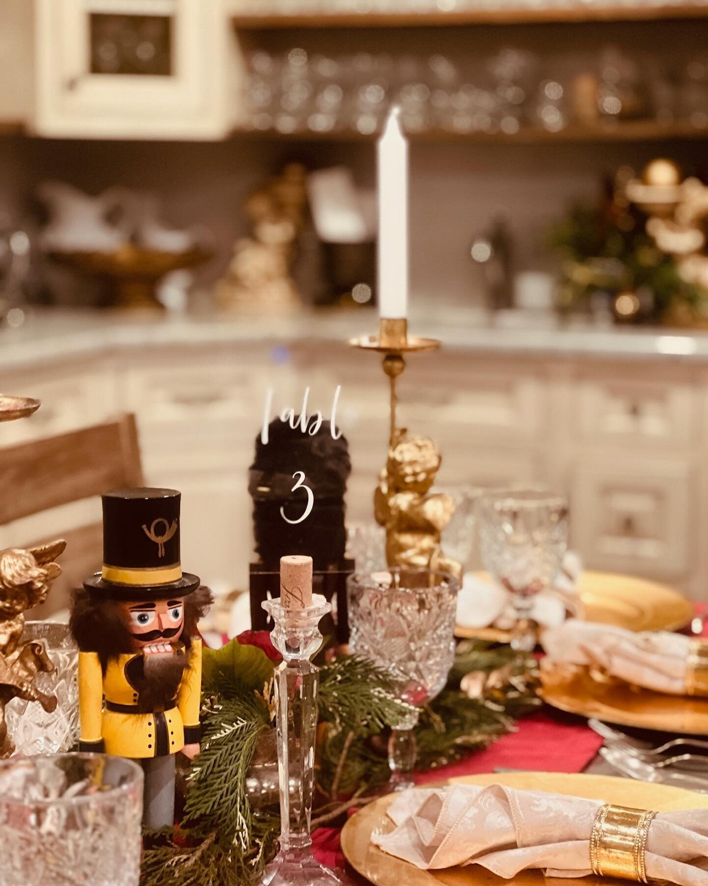 A glimpse of our Farmhouse Holiday Season&hellip;ginger jars, Nutcrackers, and holiday cake!!🎄❤️🎄❤️

#holidaydecor #christmasdecor #nutckracker #holidaycooking #cookingwithlove #cookingschool