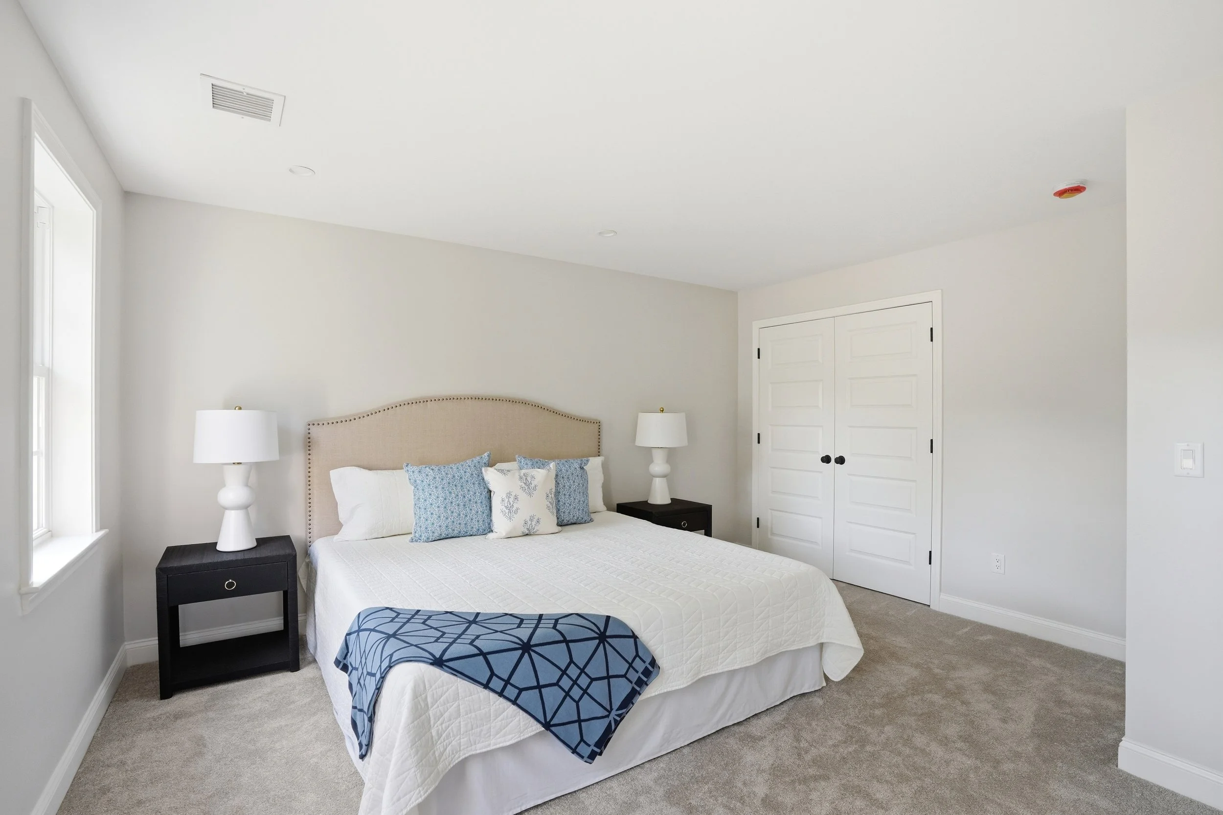 25-41 Avalon Dr-23.jpg