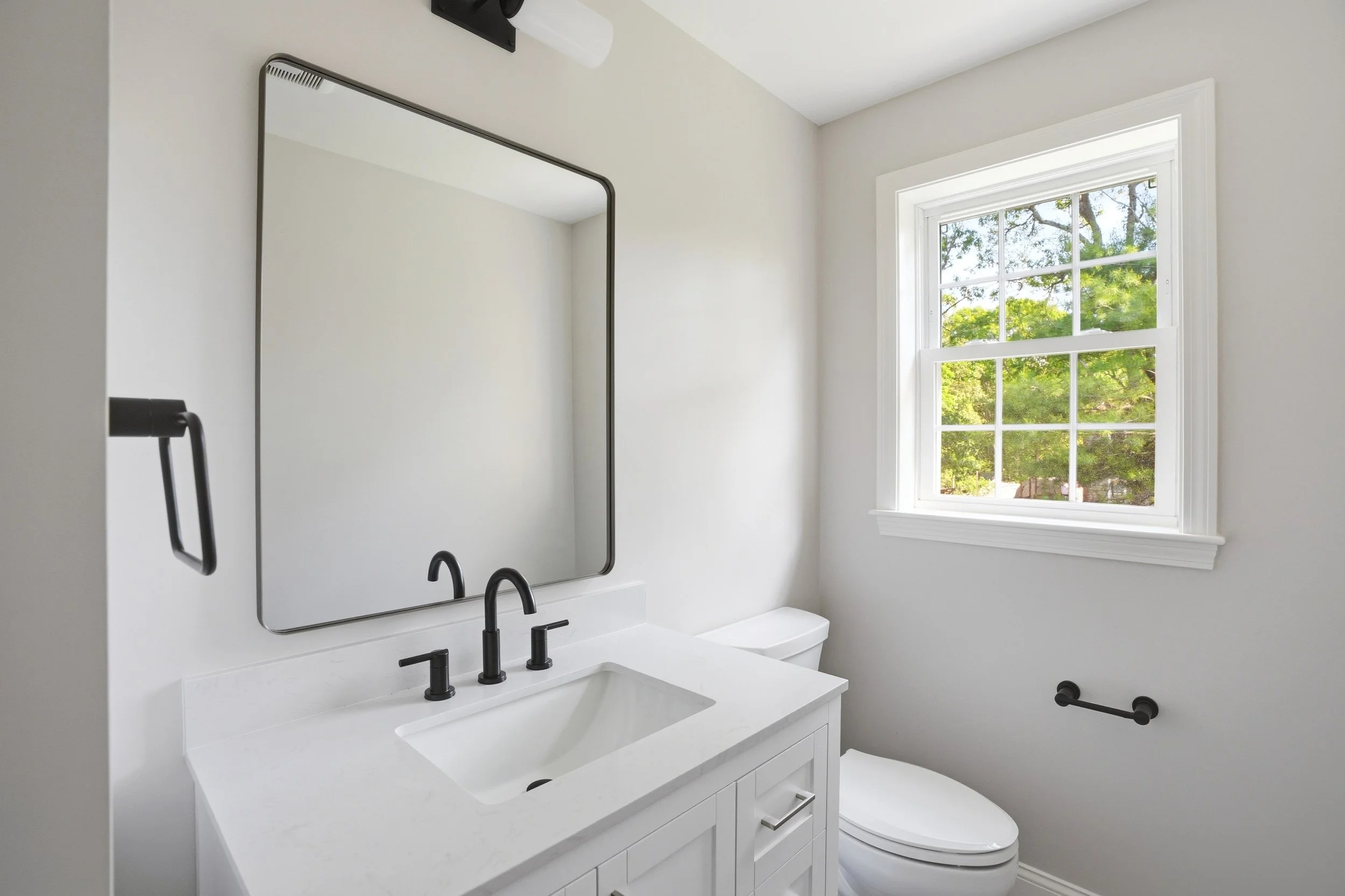 27-41 Avalon Dr-26.jpg