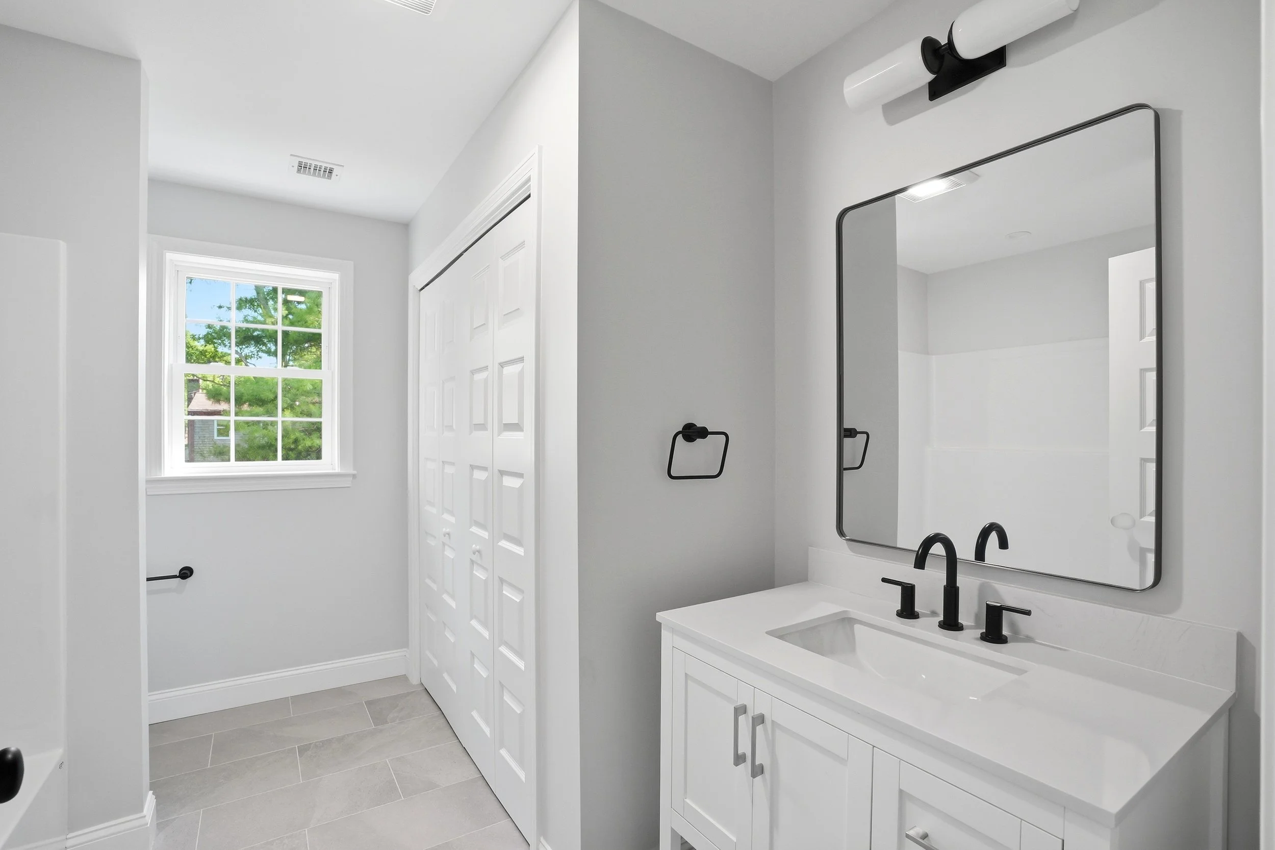 32-41 Avalon Dr-31.jpg