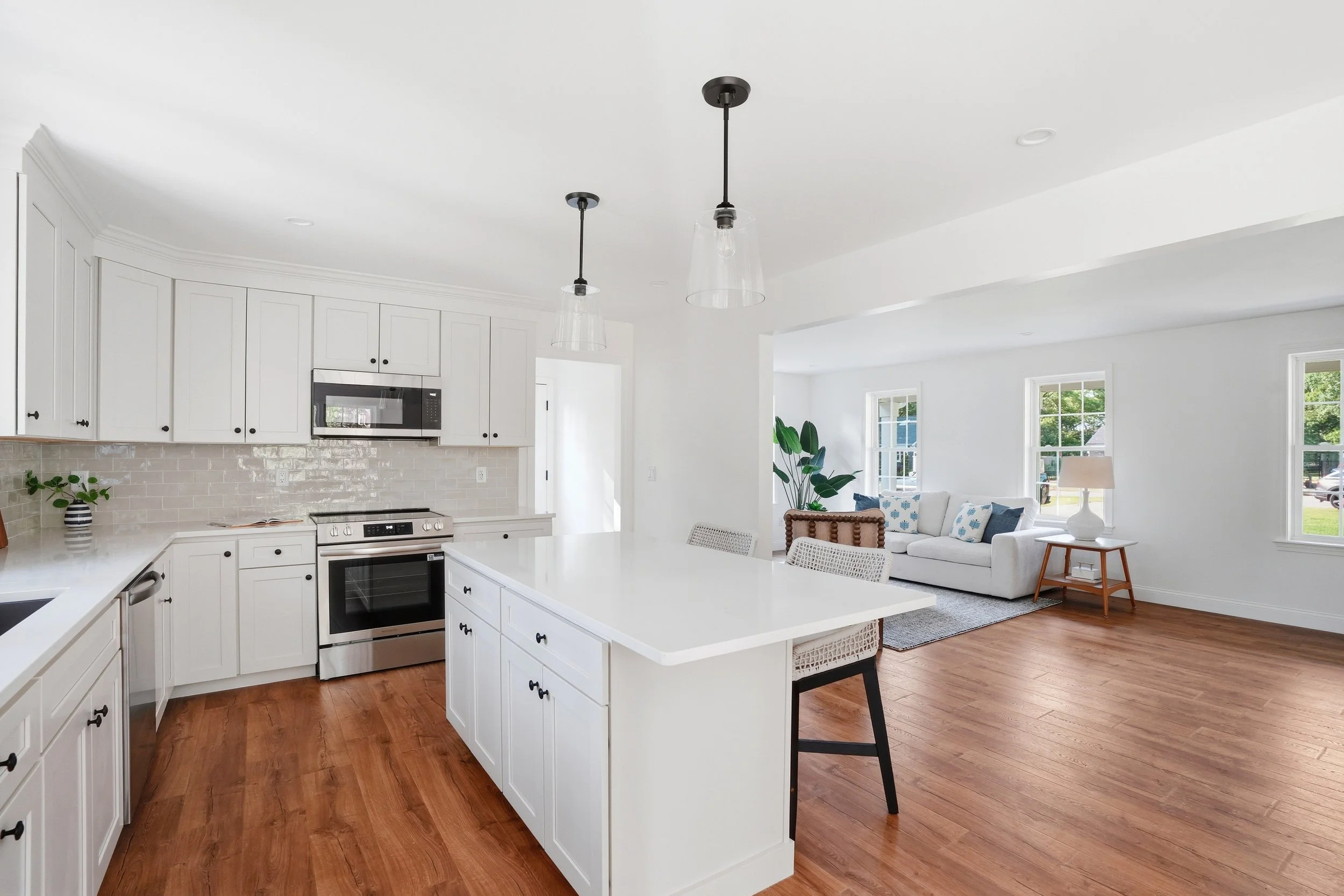 15-41 Avalon Dr-12.jpg