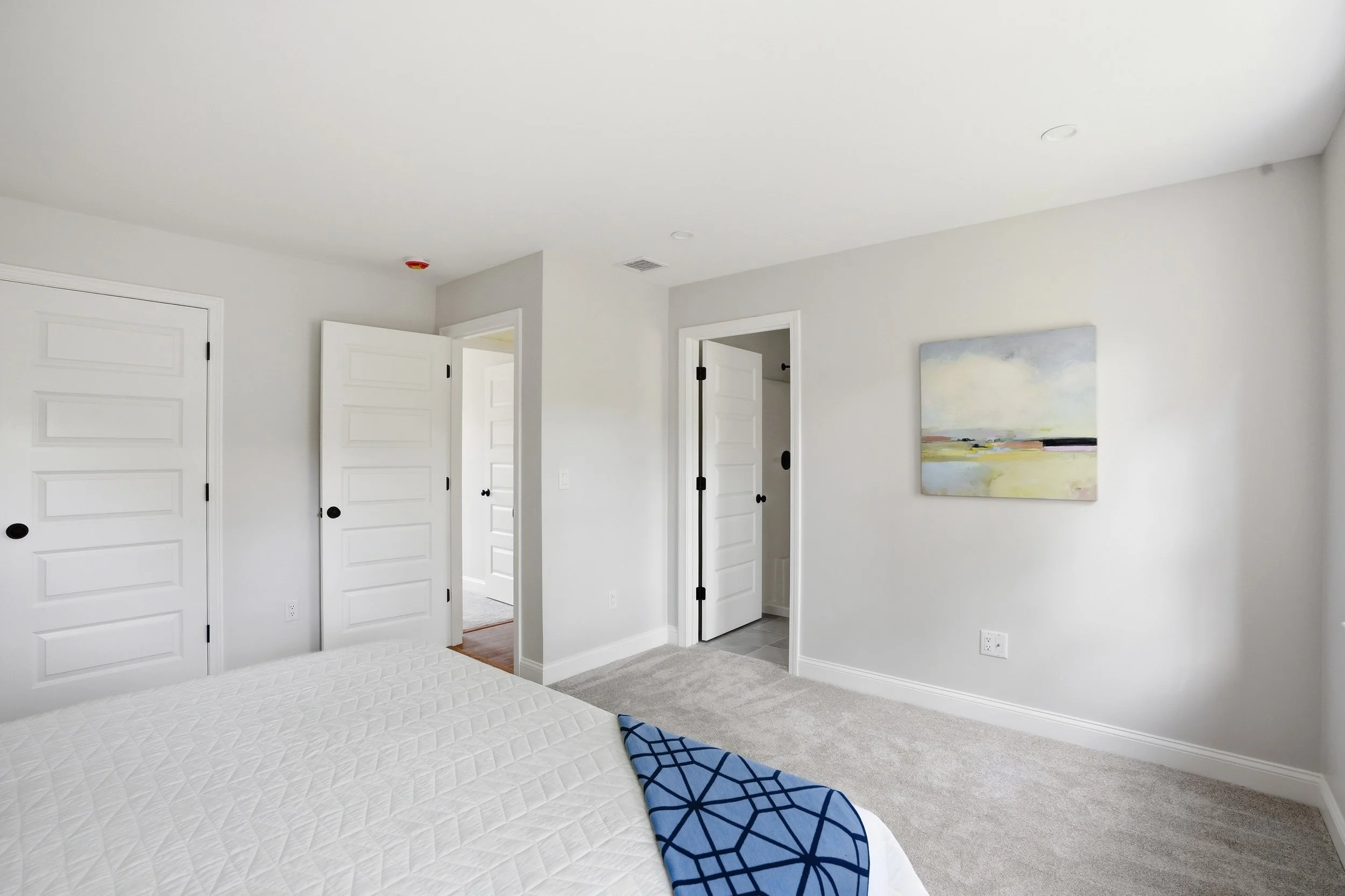 24-41 Avalon Dr-22.jpg
