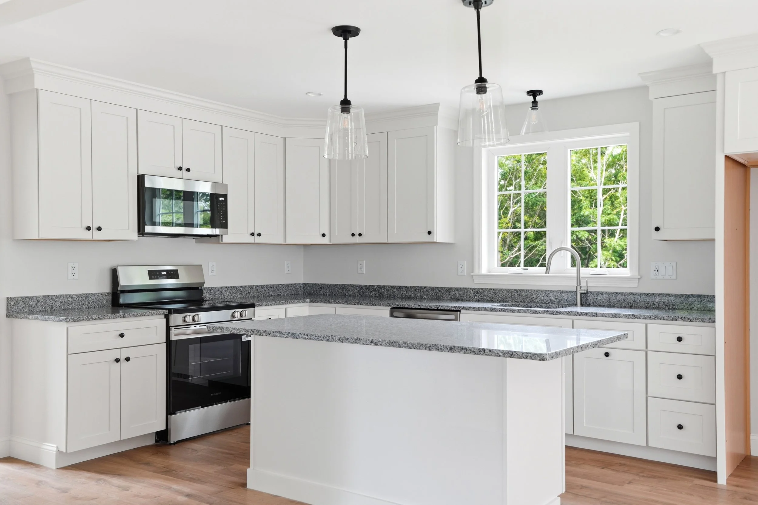 16-21 Shore Rd-16.jpg