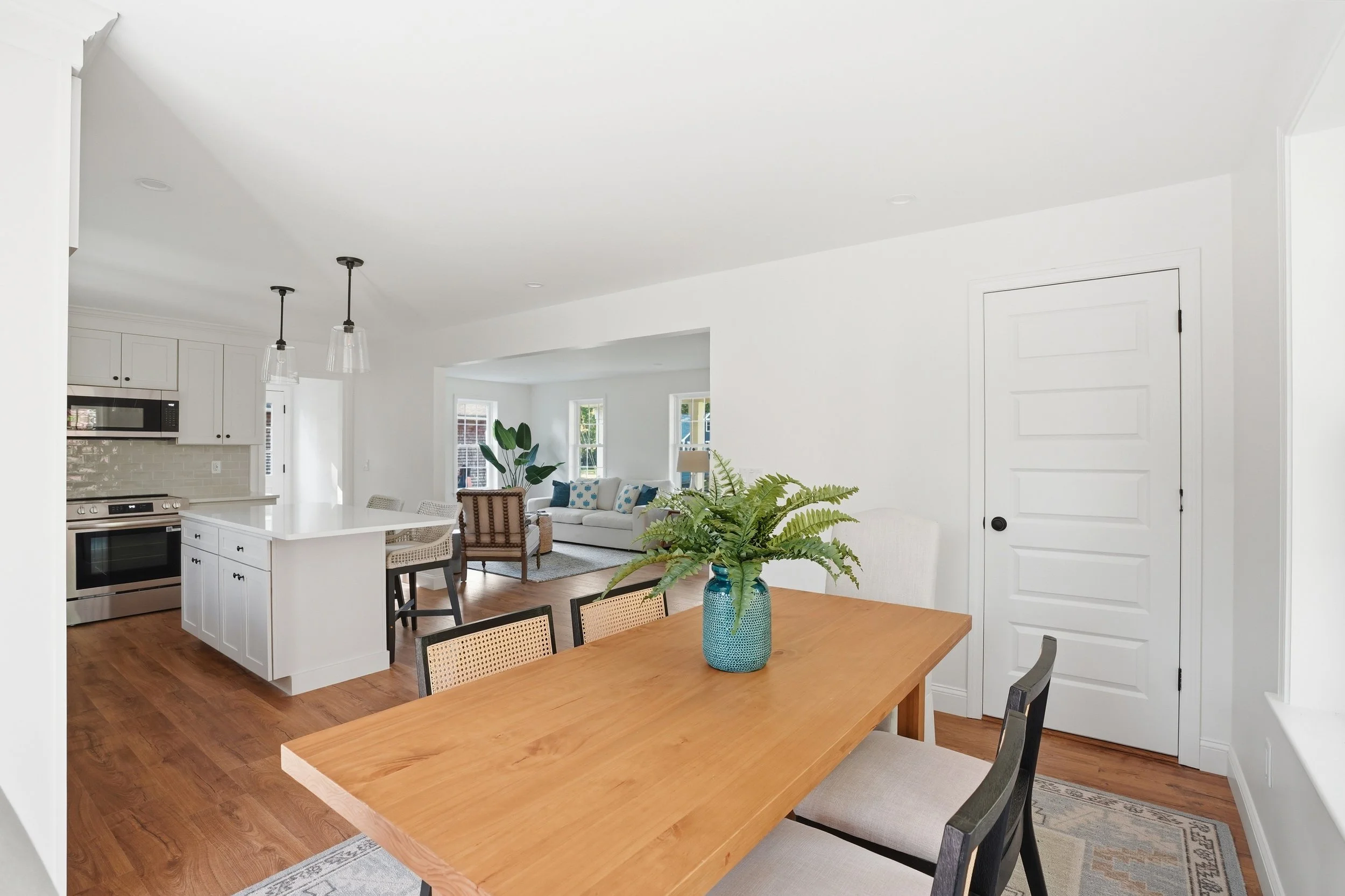 21-41 Avalon Dr-18.jpg