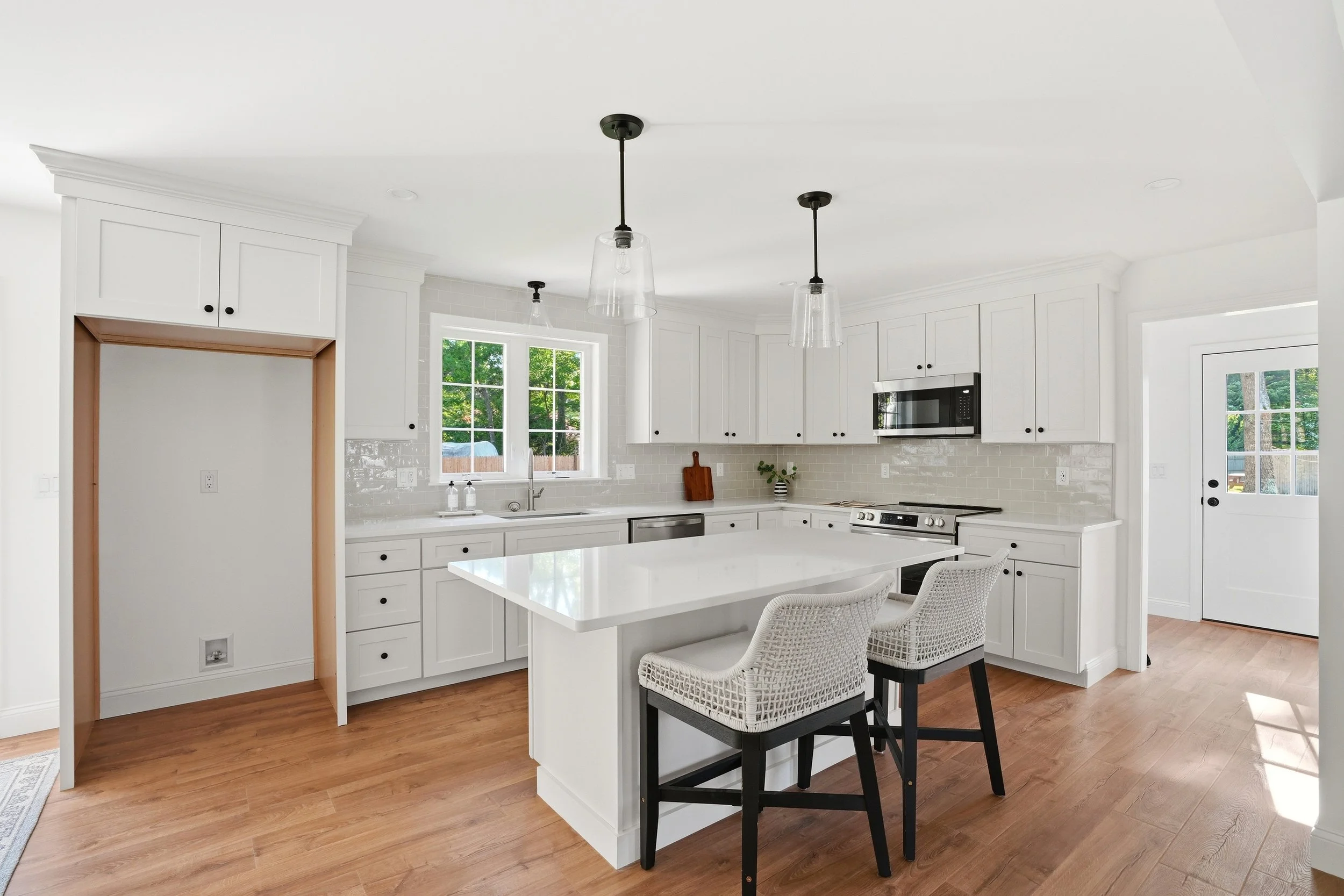 16-41 Avalon Dr-13.jpg
