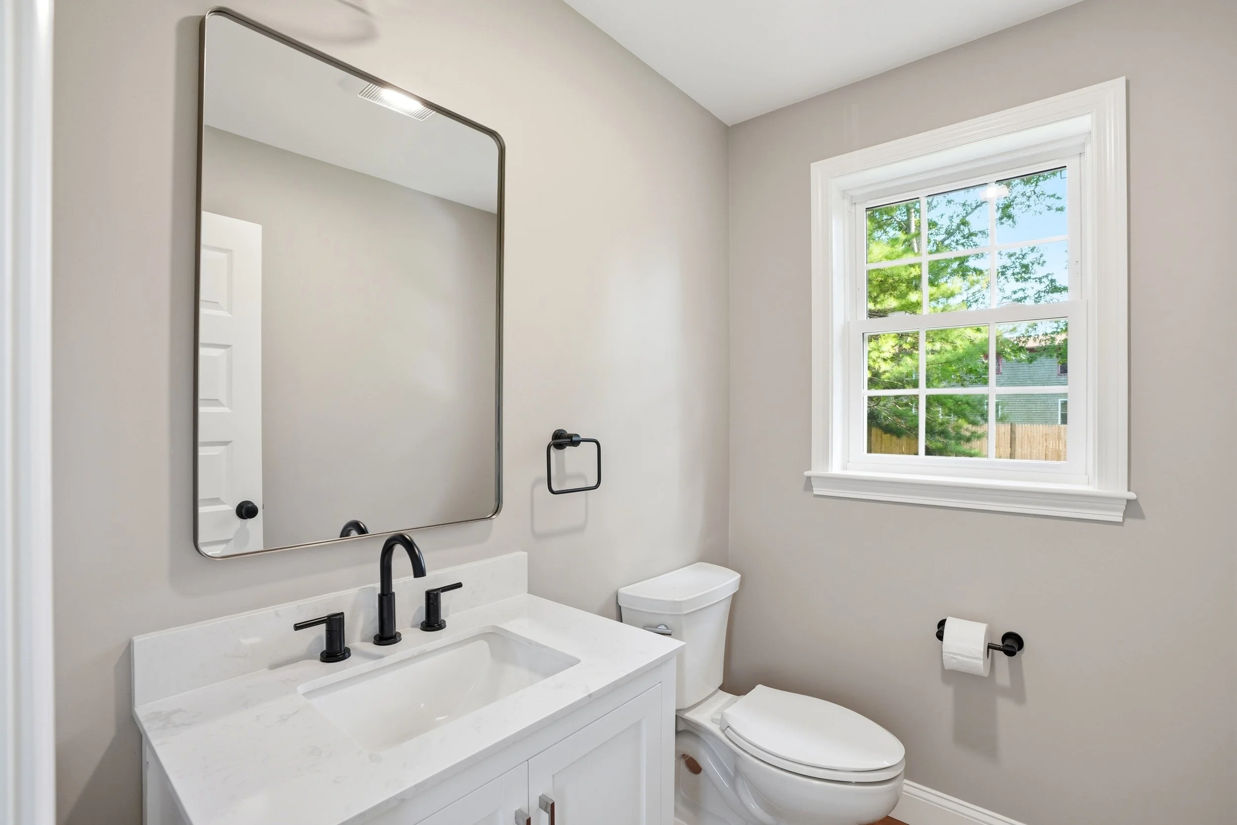 33-41 Avalon Dr-32.jpg
