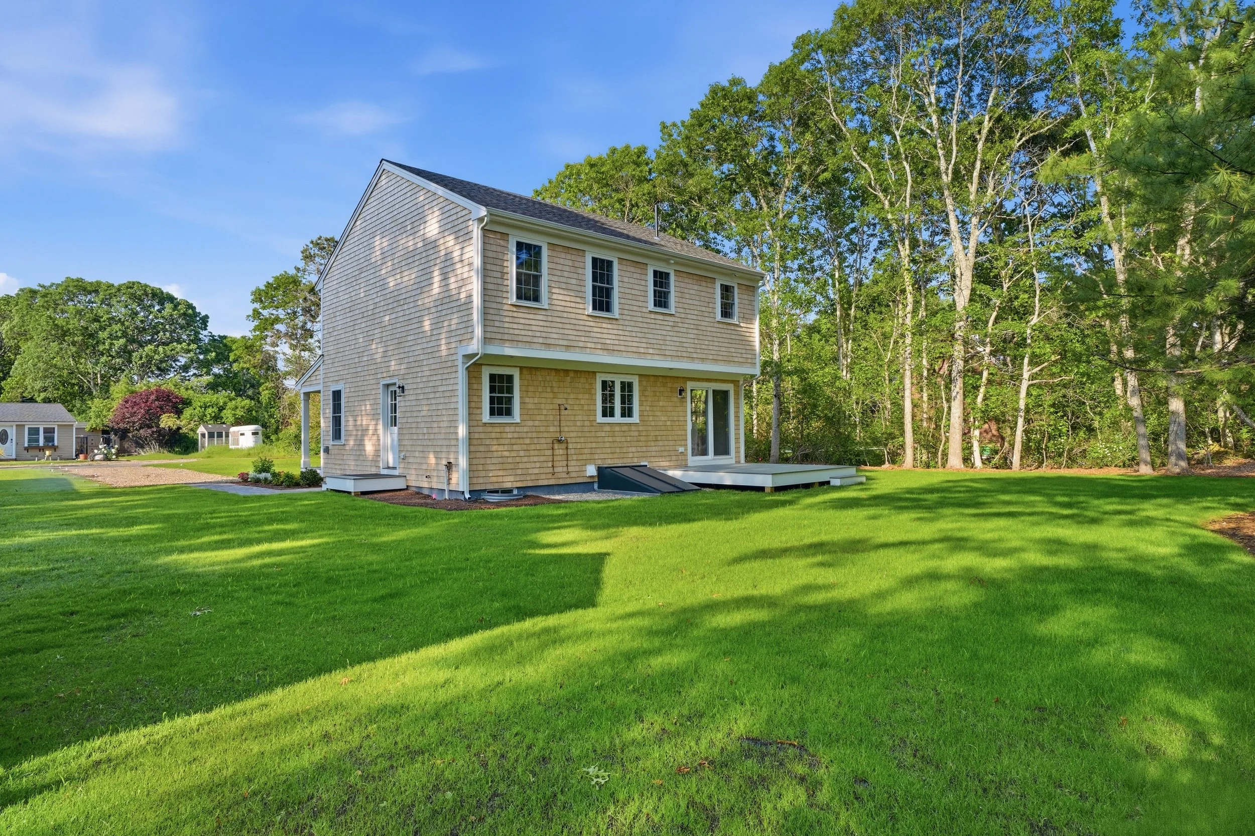 34-41 Avalon Dr-34.jpg