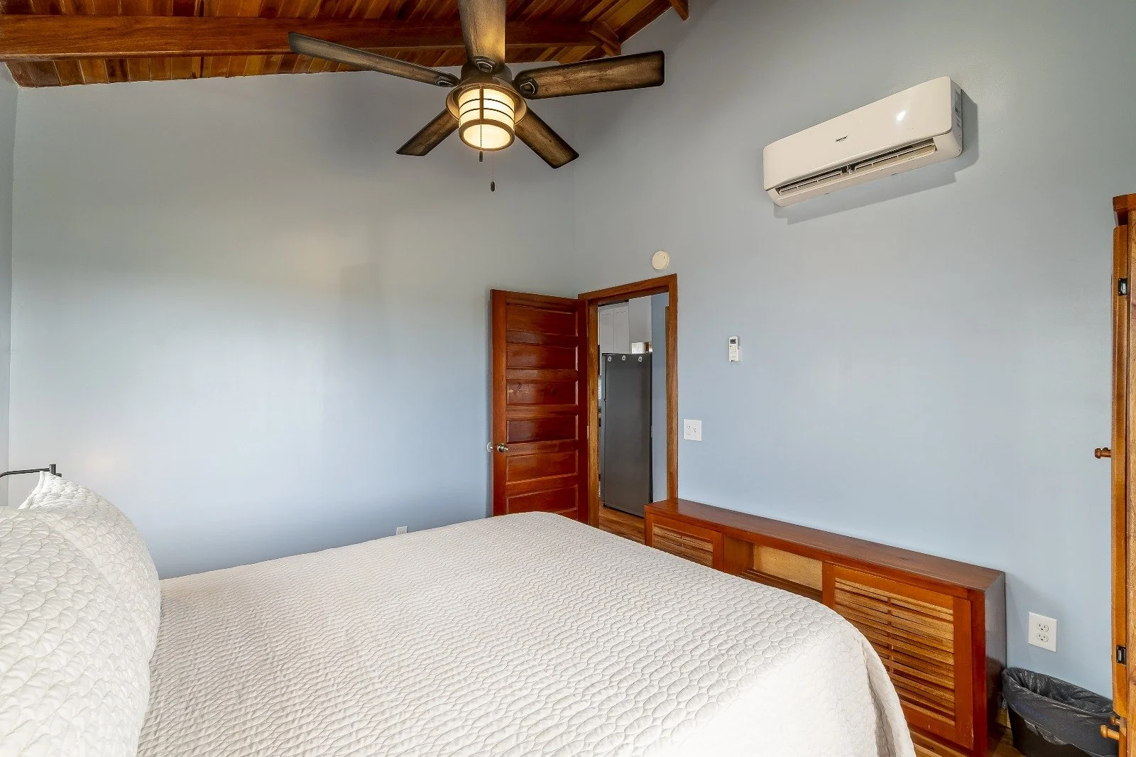 WhatsApp Image 2025-12-01 at 10.23.10_176103cf.jpg