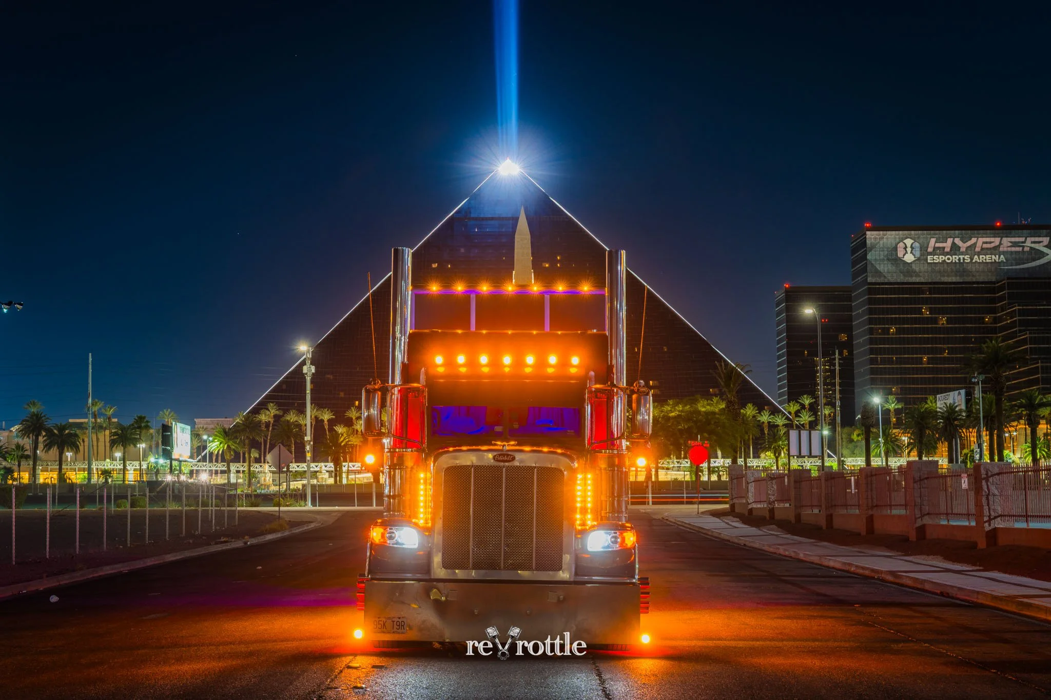 2026-06-12-Smoke-2014-Peterbilt-389-in-Las-Vegas-reVrottle-Vik-Chohan-Photography-Social-Media-006.jpg