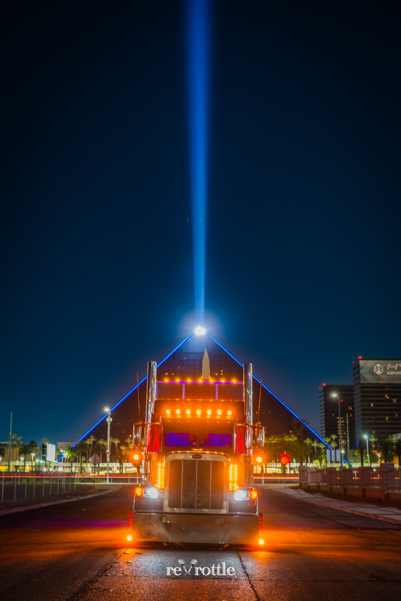 2026-06-12-Smoke-2014-Peterbilt-389-in-Las-Vegas-reVrottle-Vik-Chohan-Photography-Social-Media-007.jpg