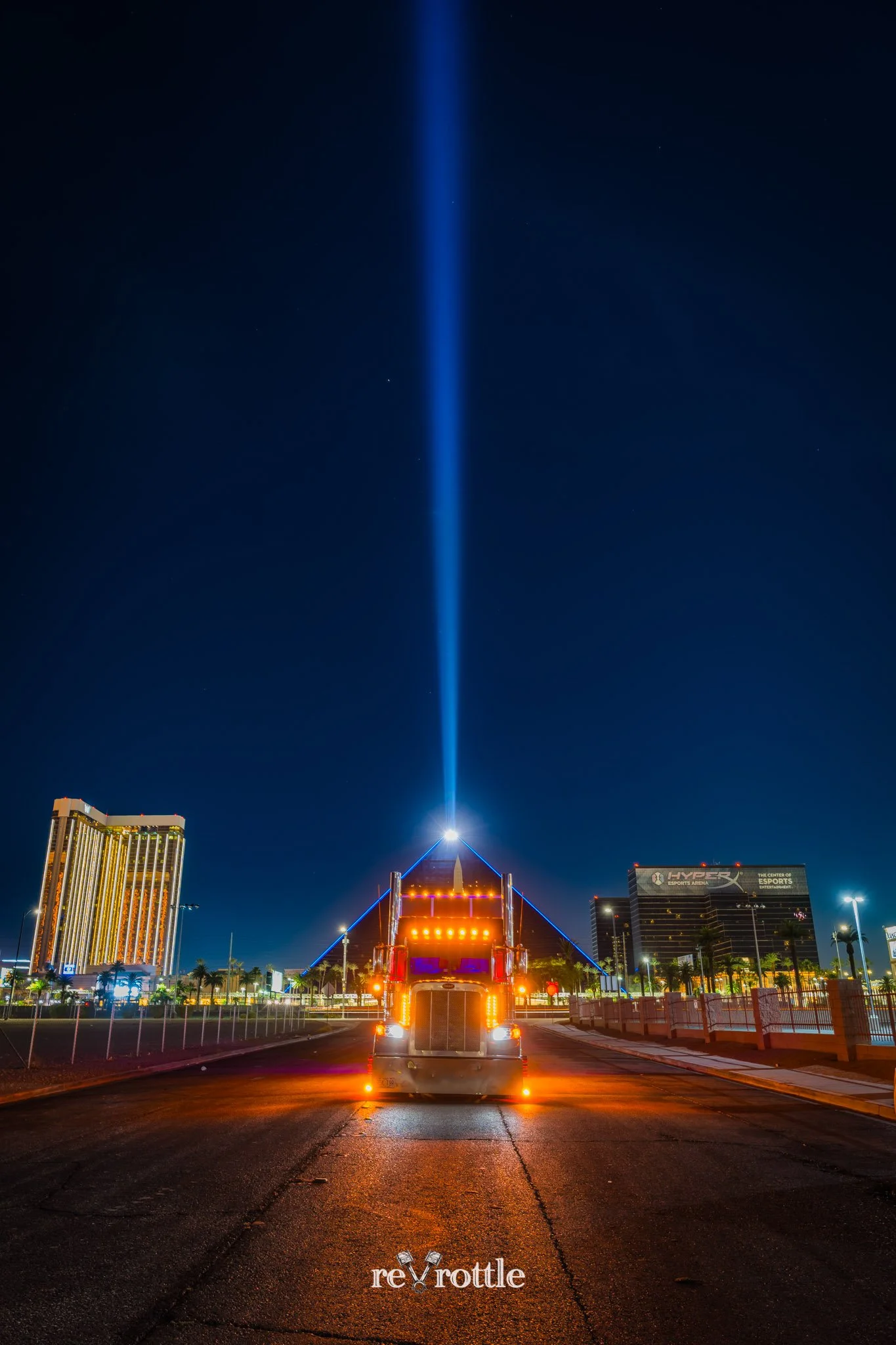 2026-06-12-Smoke-2014-Peterbilt-389-in-Las-Vegas-reVrottle-Vik-Chohan-Photography-Social-Media-008.jpg
