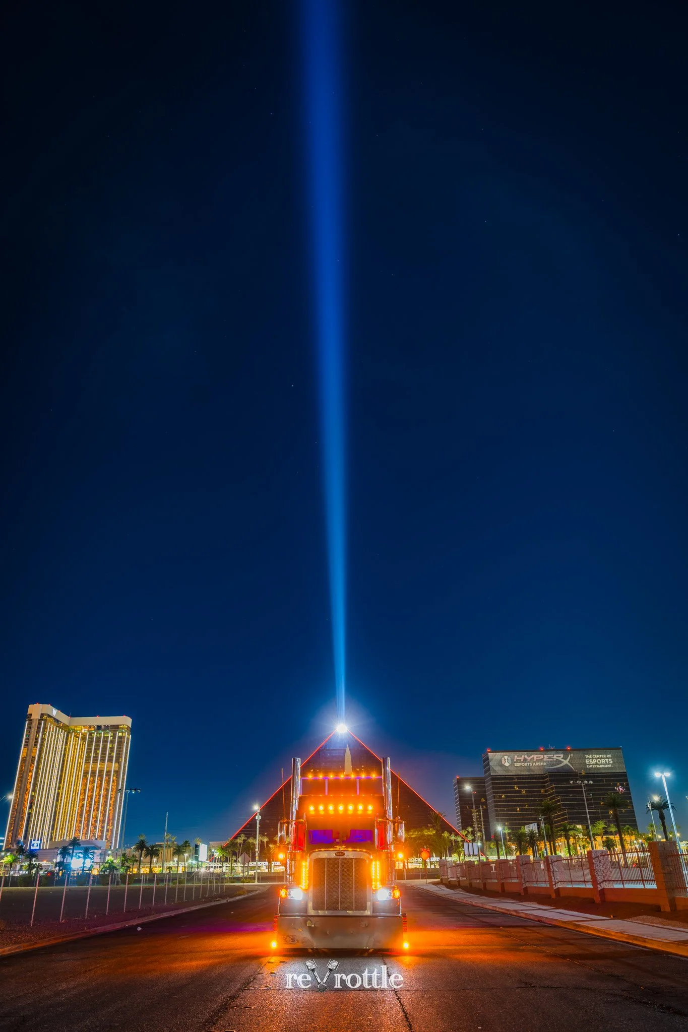 2026-06-12-Smoke-2014-Peterbilt-389-in-Las-Vegas-reVrottle-Vik-Chohan-Photography-Social-Media-009.jpg
