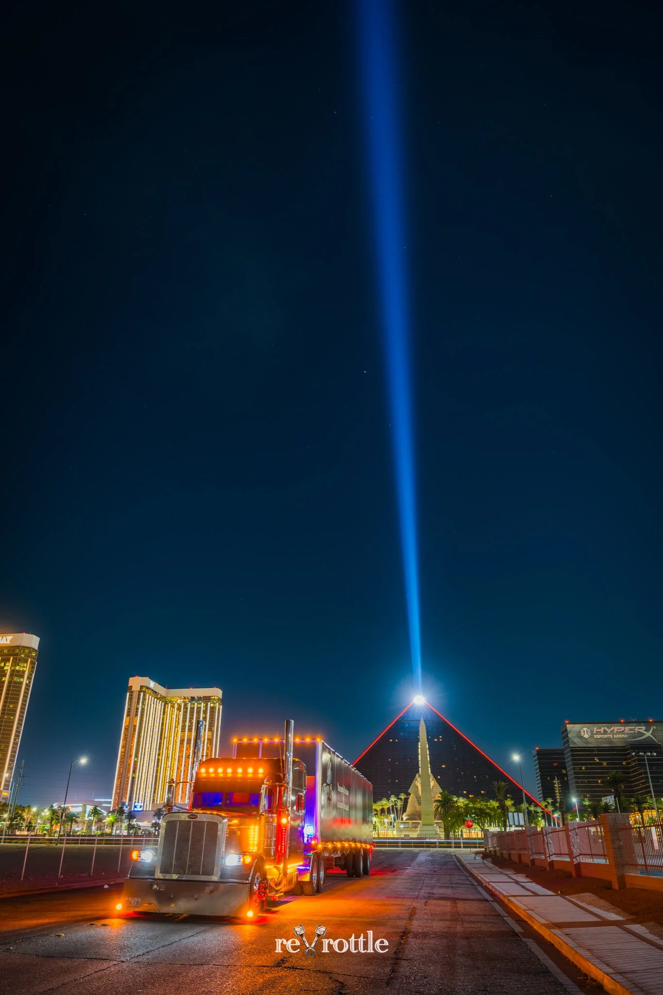 2026-06-12-Smoke-2014-Peterbilt-389-in-Las-Vegas-reVrottle-Vik-Chohan-Photography-Social-Media-010.jpg