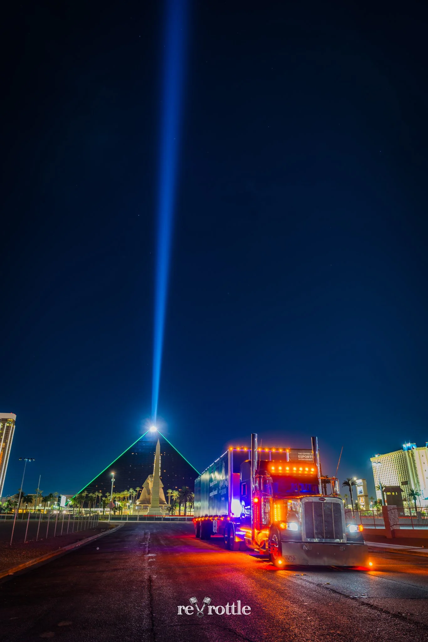 2026-06-12-Smoke-2014-Peterbilt-389-in-Las-Vegas-reVrottle-Vik-Chohan-Photography-Social-Media-011.jpg