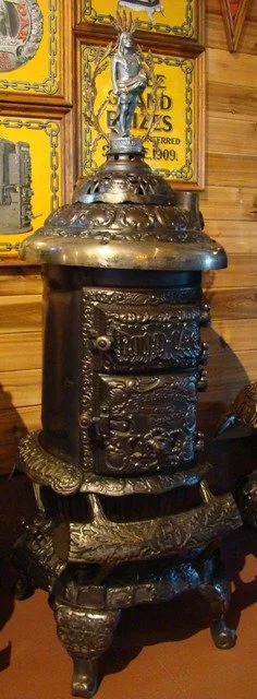 Very rare hard to find all original D-12'' Round Oak Stove.
$5500