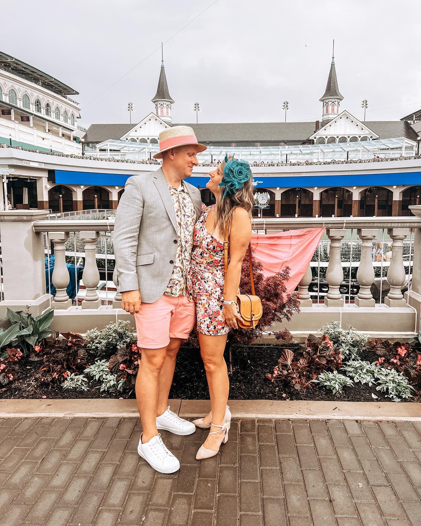 DERBY DROP 🥃👒🐎

This trip was a bucket list for us and I don&rsquo;t think we could&rsquo;ve given it a finger nail more. A year ago we realized the Kentucky Derby would be on our anniversary and so we spent the last year planning outfits, tours, 
